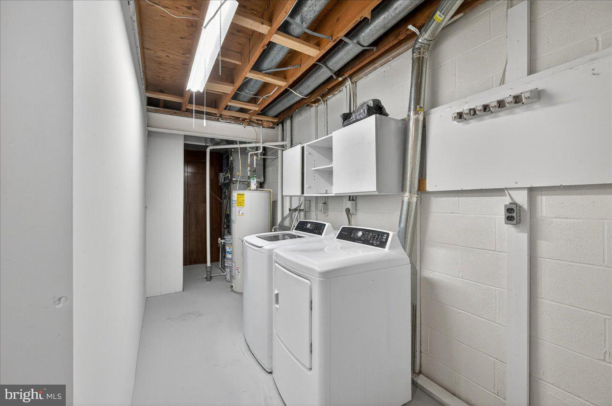 9512 MEADOW GROVE CT, BURKE, Virginia 22015, 3 Bedrooms Bedrooms, 12 Rooms Rooms,3 BathroomsBathrooms,Residential,For sale,9512 MEADOW GROVE CT,VAFX2290996 MLS # VAFX2290996