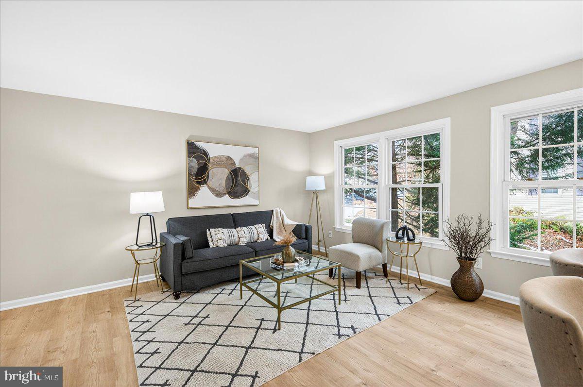 9512 MEADOW GROVE CT, BURKE, Virginia 22015, 3 Bedrooms Bedrooms, 12 Rooms Rooms,3 BathroomsBathrooms,Residential,For sale,9512 MEADOW GROVE CT,VAFX2290996 MLS # VAFX2290996