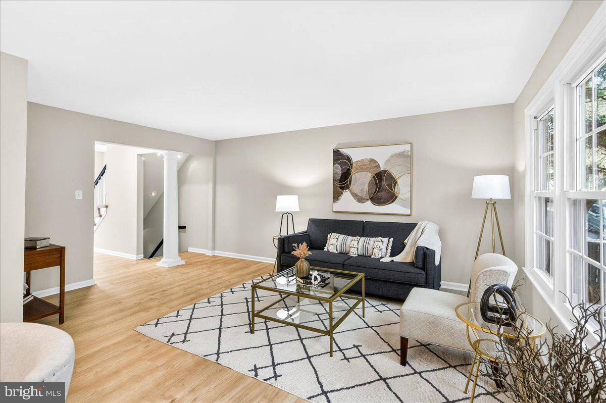 9512 MEADOW GROVE CT, BURKE, Virginia 22015, 3 Bedrooms Bedrooms, 12 Rooms Rooms,3 BathroomsBathrooms,Residential,For sale,9512 MEADOW GROVE CT,VAFX2290996 MLS # VAFX2290996