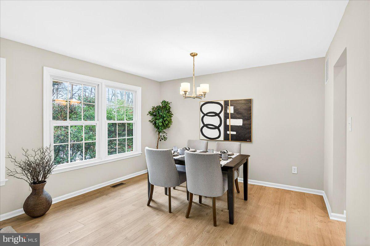 9512 MEADOW GROVE CT, BURKE, Virginia 22015, 3 Bedrooms Bedrooms, 12 Rooms Rooms,3 BathroomsBathrooms,Residential,For sale,9512 MEADOW GROVE CT,VAFX2290996 MLS # VAFX2290996