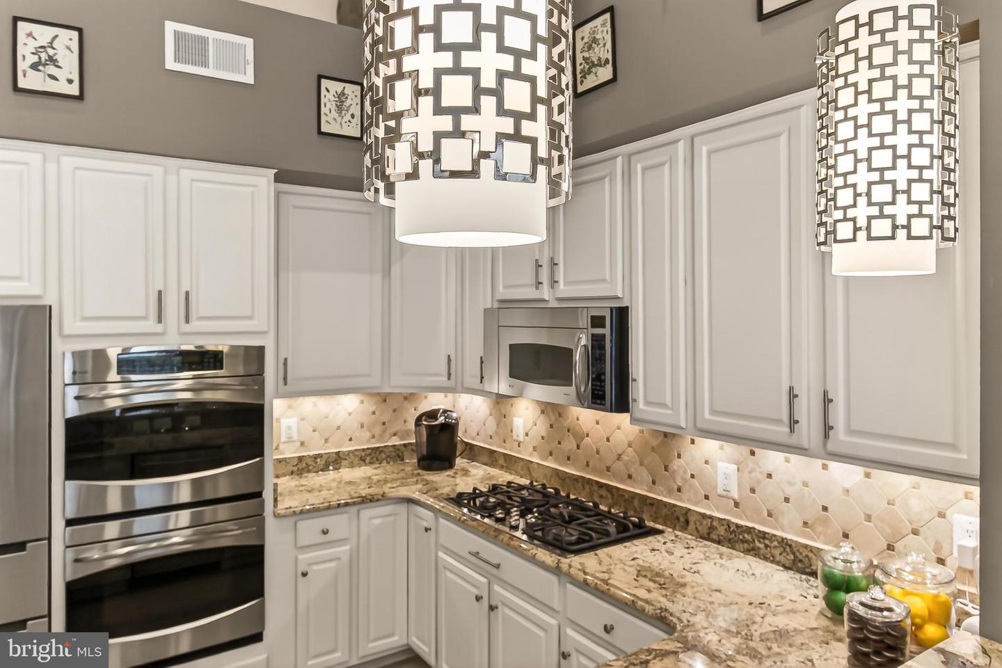 20687 GOLDEN RIDGE DR, ASHBURN, Virginia 20147, 3 Bedrooms Bedrooms, 15 Rooms Rooms,3 BathroomsBathrooms,Residential,For sale,20687 GOLDEN RIDGE DR,VALO2115924 MLS # VALO2115924