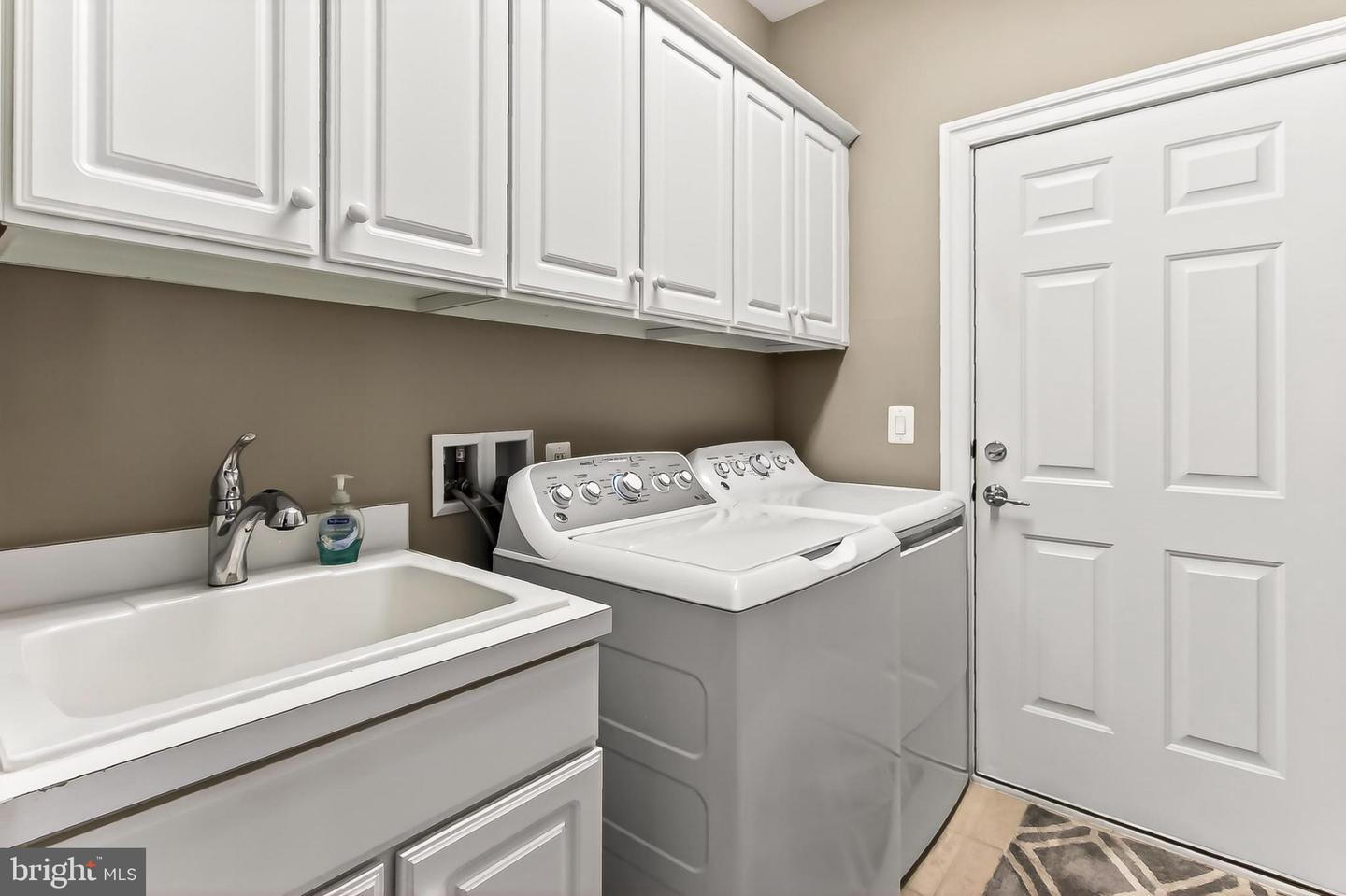 20687 GOLDEN RIDGE DR, ASHBURN, Virginia 20147, 3 Bedrooms Bedrooms, 15 Rooms Rooms,3 BathroomsBathrooms,Residential,For sale,20687 GOLDEN RIDGE DR,VALO2115924 MLS # VALO2115924