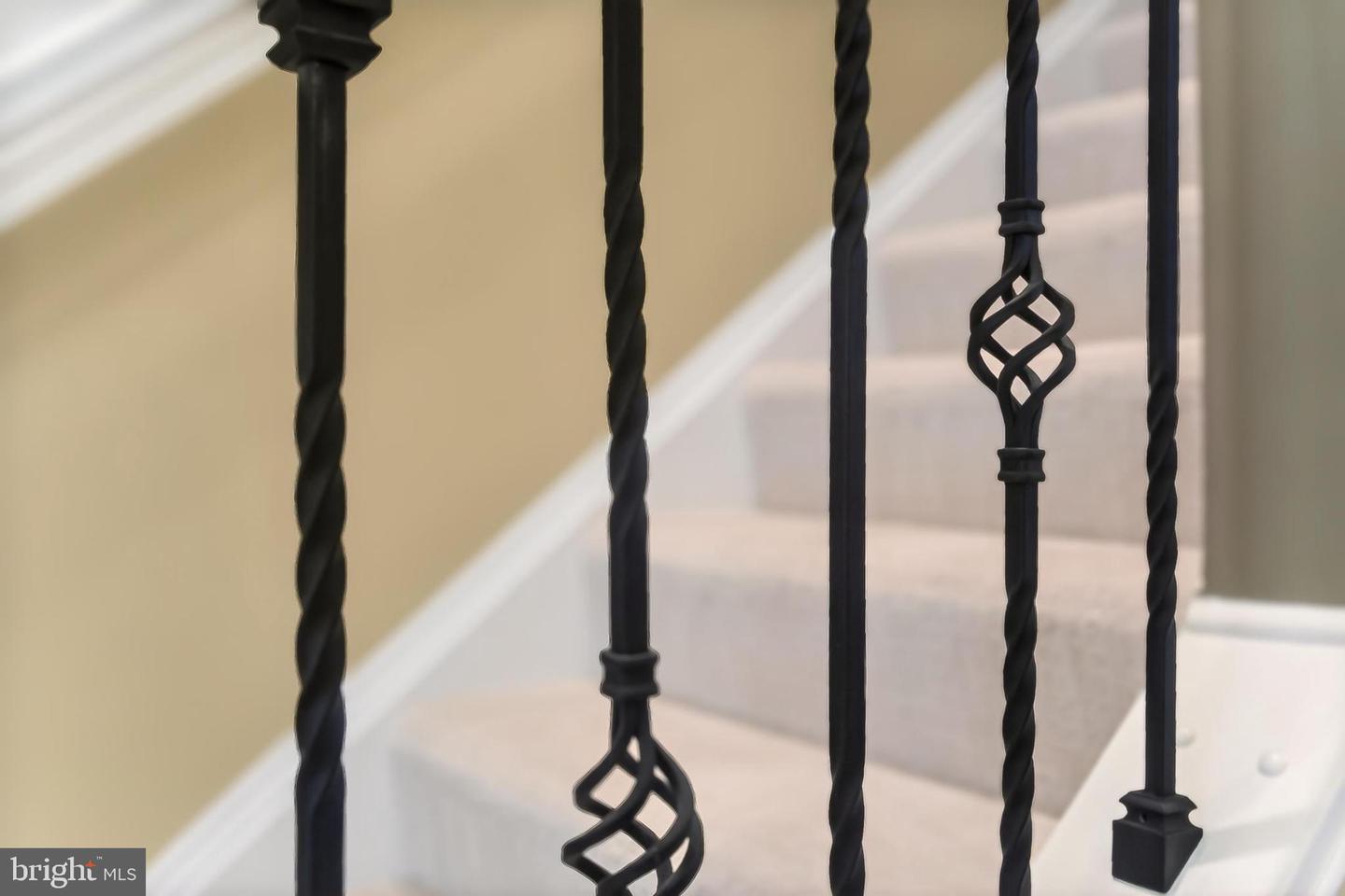 20687 GOLDEN RIDGE DR, ASHBURN, Virginia 20147, 3 Bedrooms Bedrooms, 15 Rooms Rooms,3 BathroomsBathrooms,Residential,For sale,20687 GOLDEN RIDGE DR,VALO2115924 MLS # VALO2115924