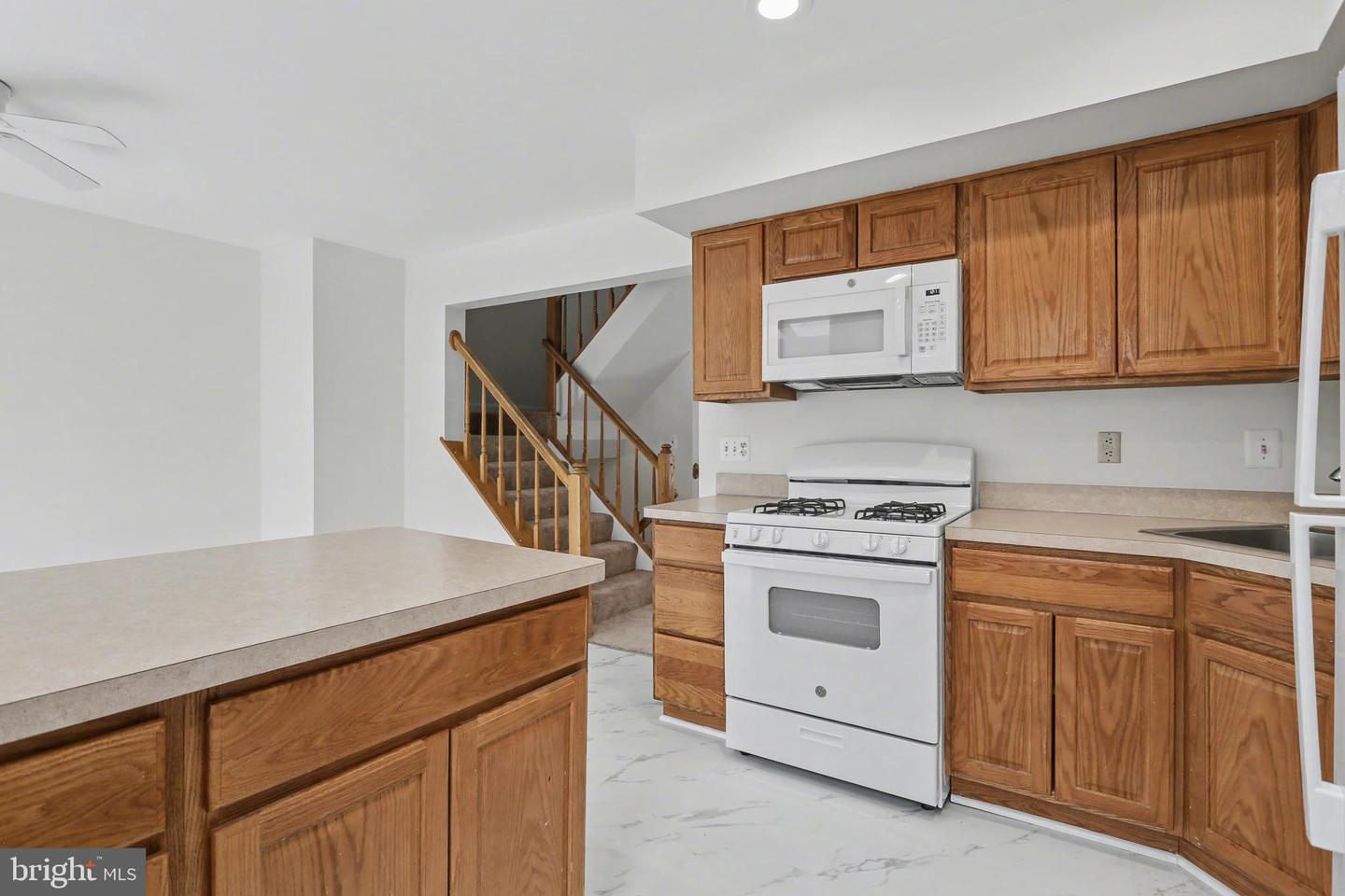 3752 FARMLAND DR, FAIRFAX, Virginia 22033, 4 Bedrooms Bedrooms, ,3 BathroomsBathrooms,Residential,For sale,3752 FARMLAND DR,VAFX2291116 MLS # VAFX2291116