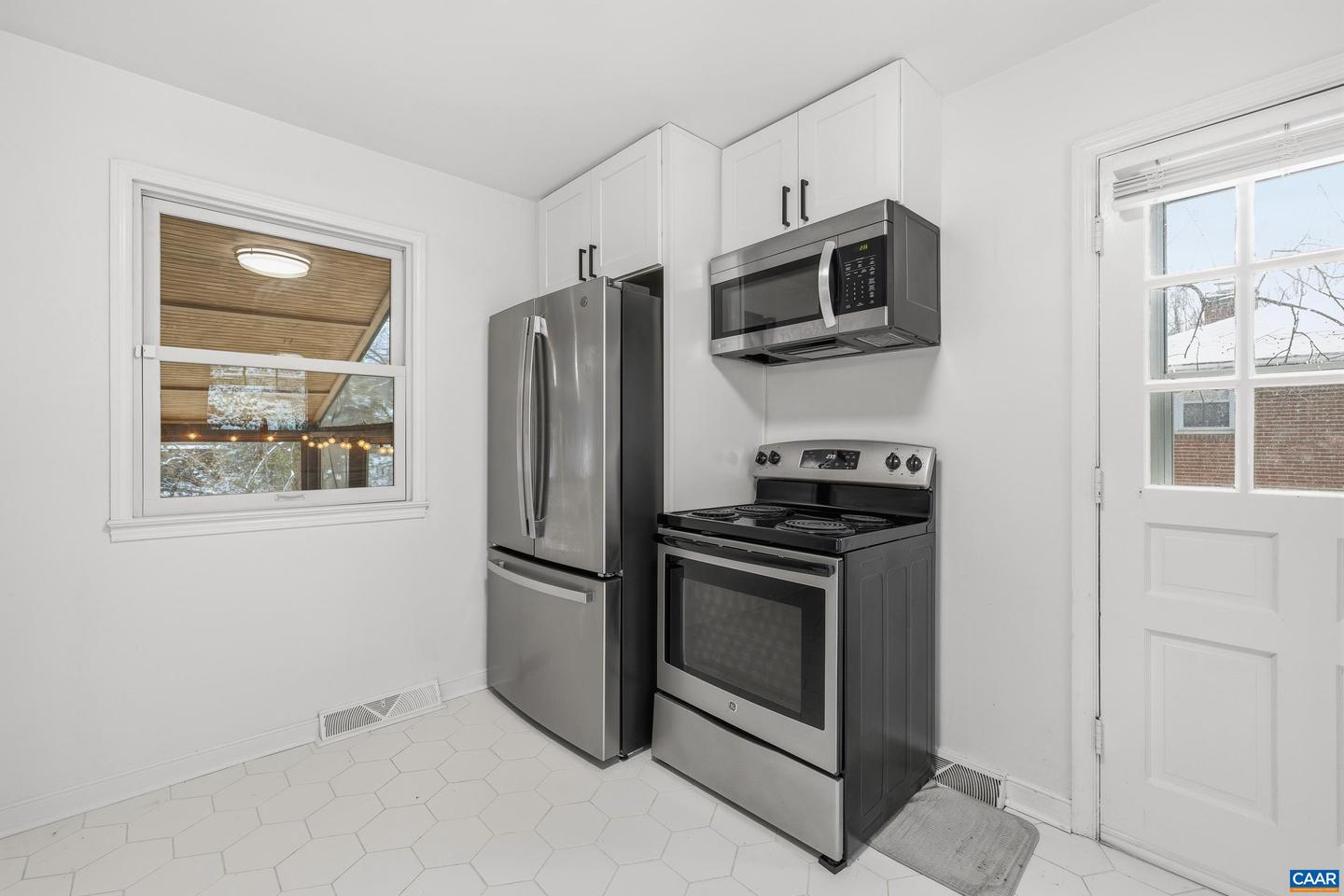 1002 GLENDALE RD, CHARLOTTESVILLE, Virginia 22901, 3 Bedrooms Bedrooms, ,2 BathroomsBathrooms,Residential,For sale,1002 GLENDALE RD,673290 MLS # 673290