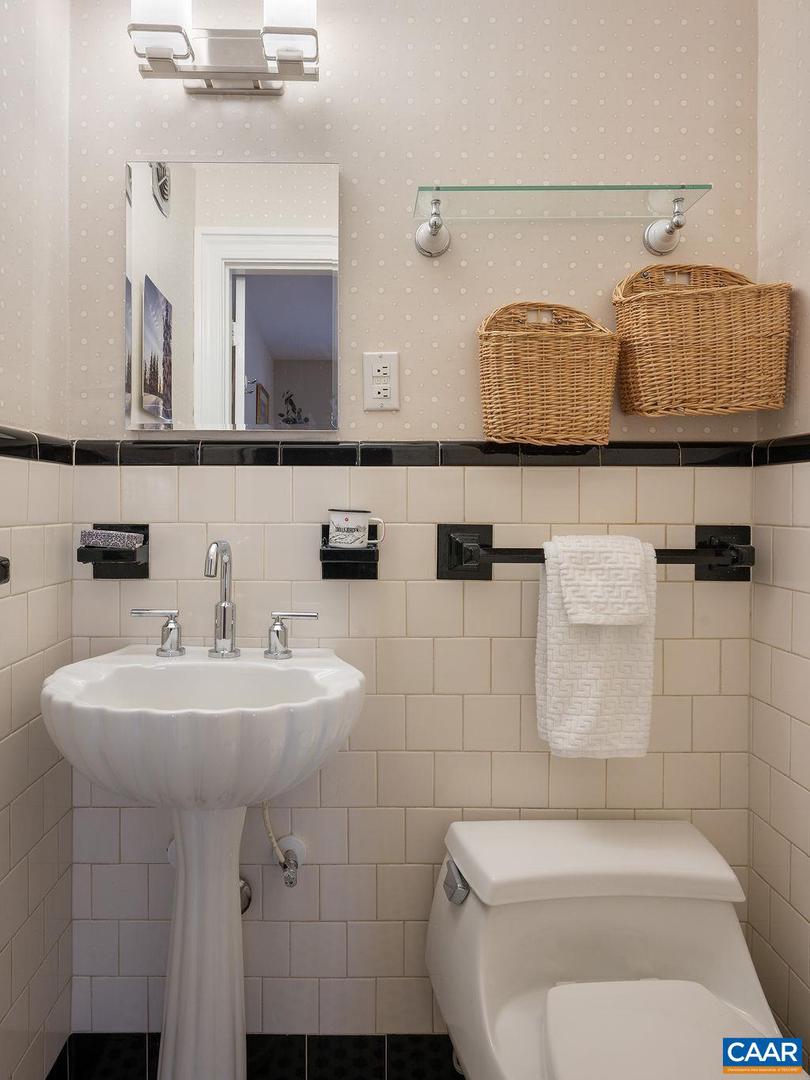 1621 MEADOWBROOK HEIGHTS RD, CHARLOTTESVILLE, Virginia 22901, 5 Bedrooms Bedrooms, ,3 BathroomsBathrooms,Residential,For sale,1621 MEADOWBROOK HEIGHTS RD,673294 MLS # 673294