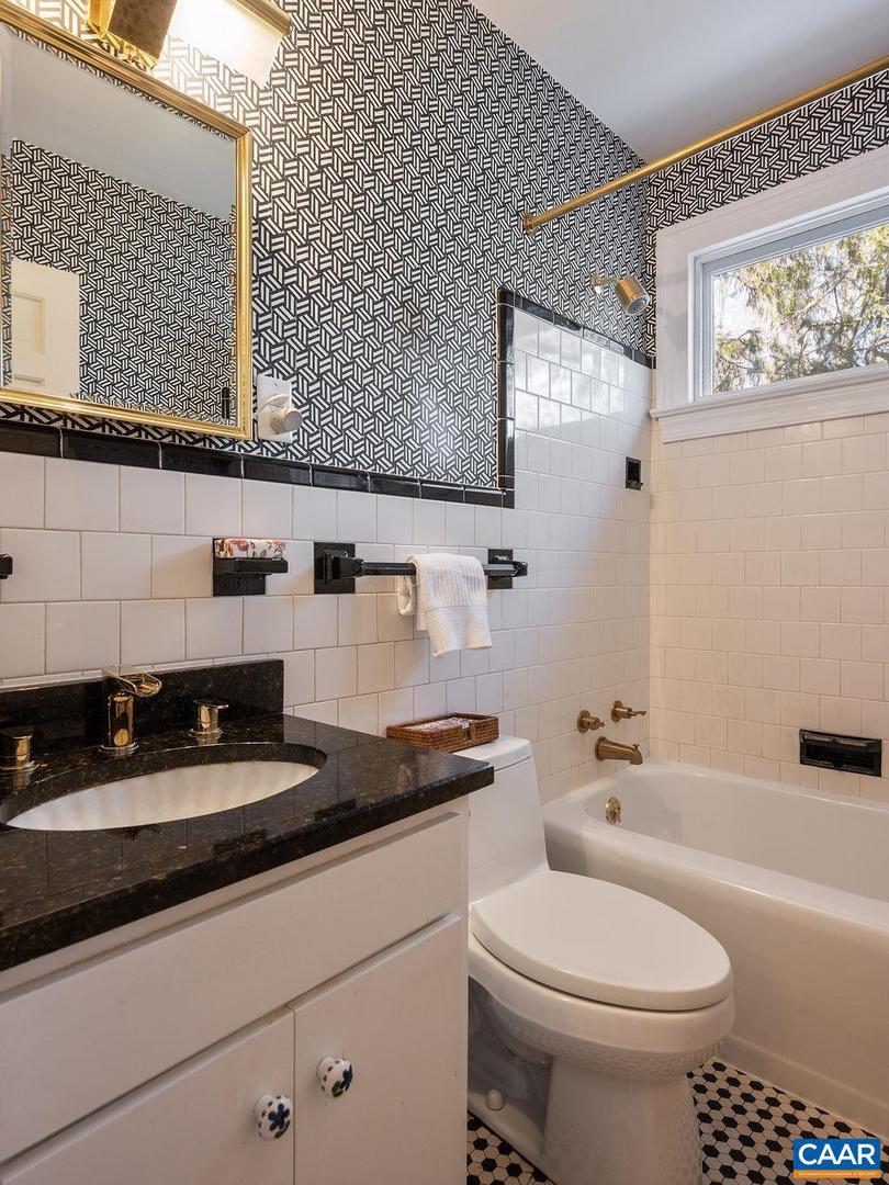 1621 MEADOWBROOK HEIGHTS RD, CHARLOTTESVILLE, Virginia 22901, 5 Bedrooms Bedrooms, ,3 BathroomsBathrooms,Residential,For sale,1621 MEADOWBROOK HEIGHTS RD,673294 MLS # 673294