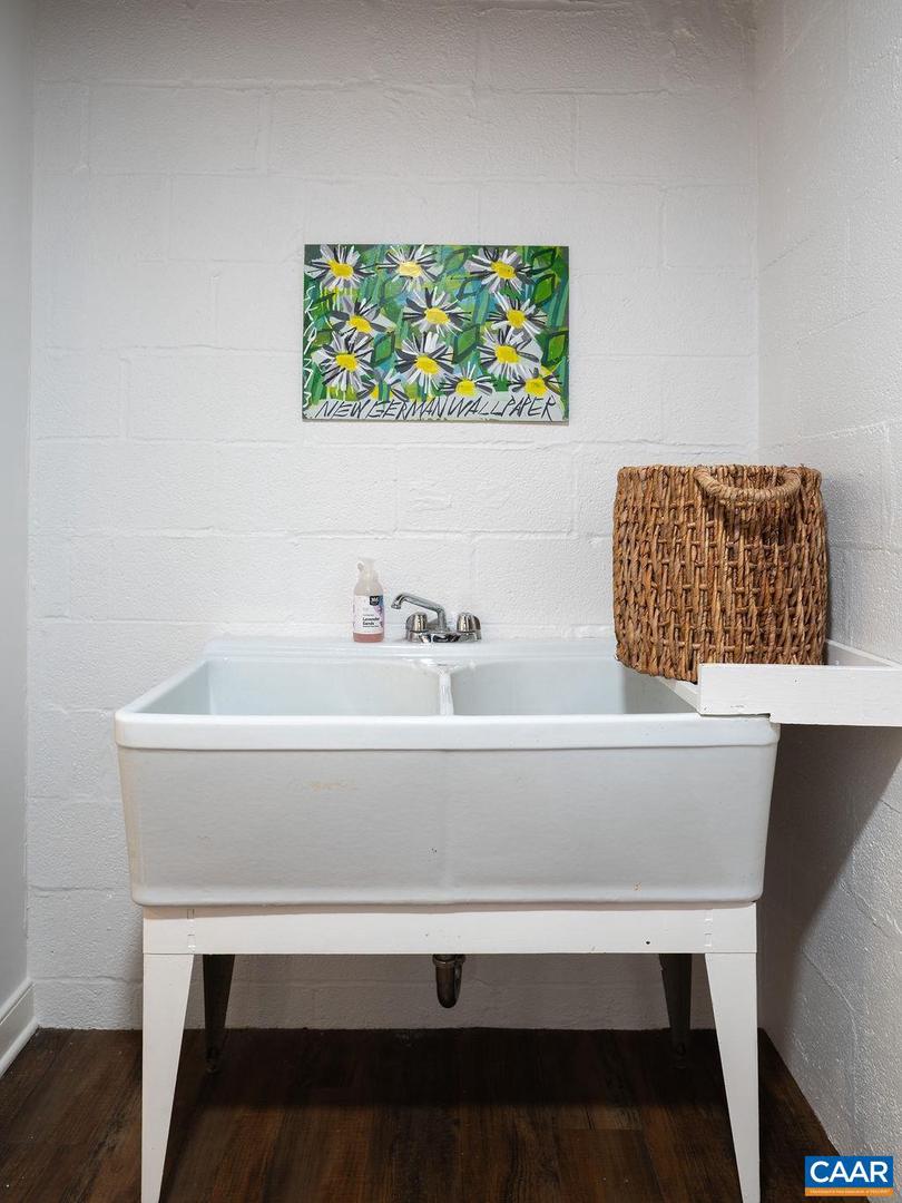 1621 MEADOWBROOK HEIGHTS RD, CHARLOTTESVILLE, Virginia 22901, 5 Bedrooms Bedrooms, ,3 BathroomsBathrooms,Residential,For sale,1621 MEADOWBROOK HEIGHTS RD,673294 MLS # 673294