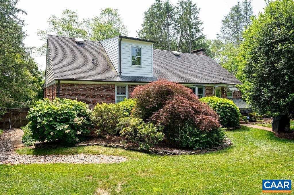 1621 MEADOWBROOK HEIGHTS RD, CHARLOTTESVILLE, Virginia 22901, 5 Bedrooms Bedrooms, ,3 BathroomsBathrooms,Residential,For sale,1621 MEADOWBROOK HEIGHTS RD,673294 MLS # 673294
