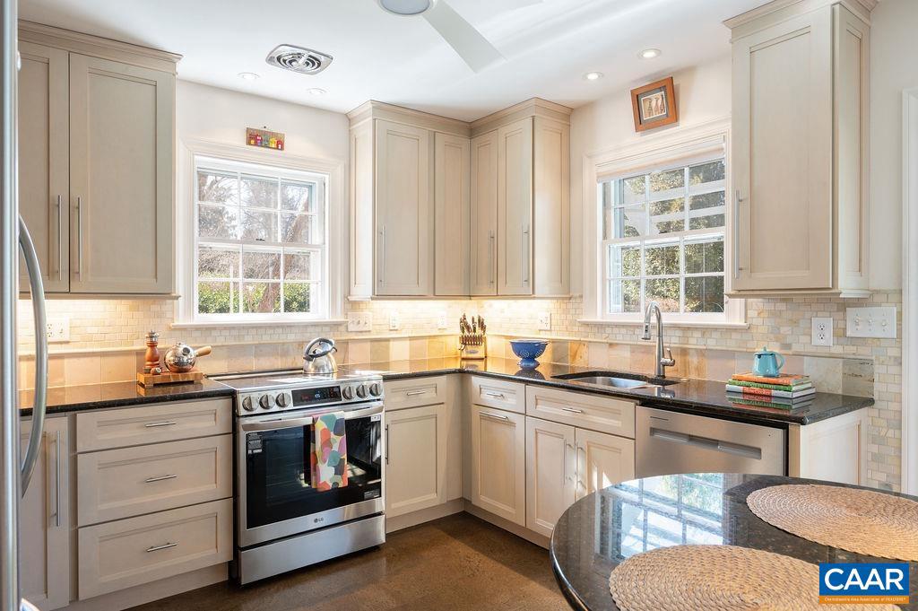 1621 MEADOWBROOK HEIGHTS RD, CHARLOTTESVILLE, Virginia 22901, 5 Bedrooms Bedrooms, ,3 BathroomsBathrooms,Residential,For sale,1621 MEADOWBROOK HEIGHTS RD,673294 MLS # 673294