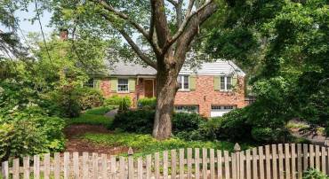 1621 MEADOWBROOK HEIGHTS RD, CHARLOTTESVILLE, Virginia 22901, 5 Bedrooms Bedrooms, ,3 BathroomsBathrooms,Residential,For sale,1621 MEADOWBROOK HEIGHTS RD,673294 MLS # 673294