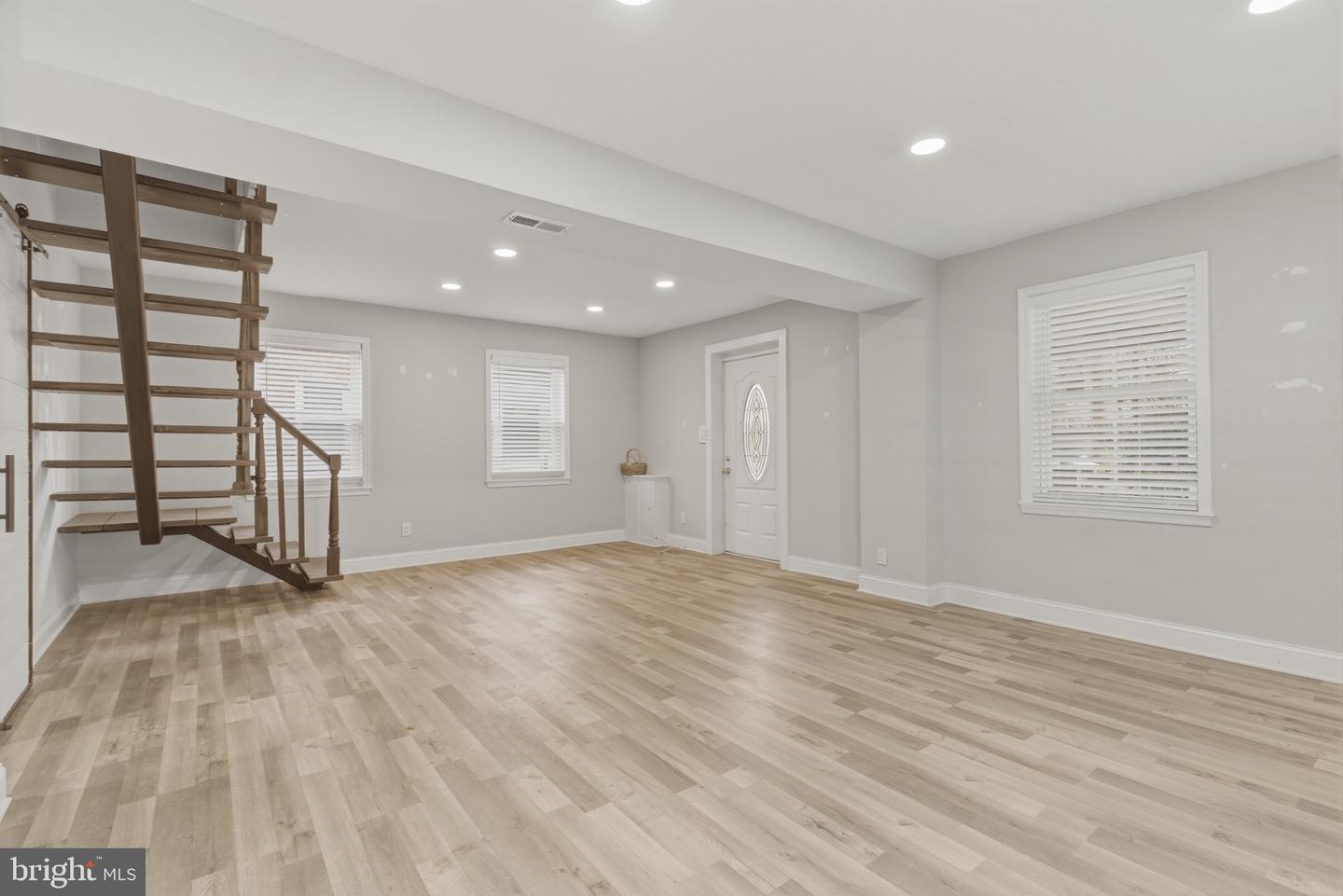 716 CROISSANT PL SE, WASHINGTON, District Of Columbia 20019, ,Residential,For sale,716 CROISSANT PL SE,DCDC2246296 MLS # DCDC2246296