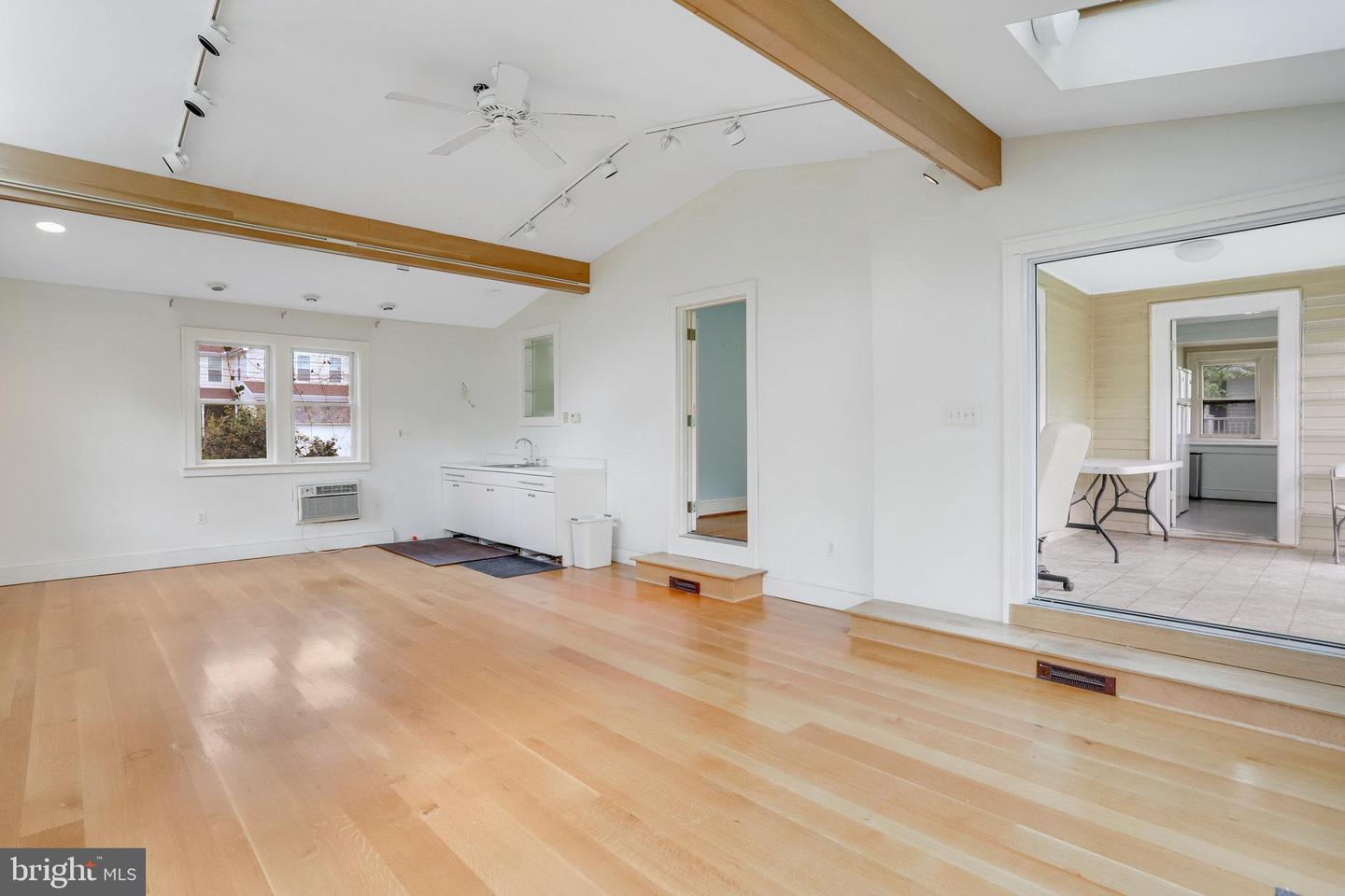 3812 16TH ST S, ARLINGTON, Virginia 22204, 3 Bedrooms Bedrooms, ,1 BathroomBathrooms,Residential,For sale,3812 16TH ST S,VAAR2068954 MLS # VAAR2068954