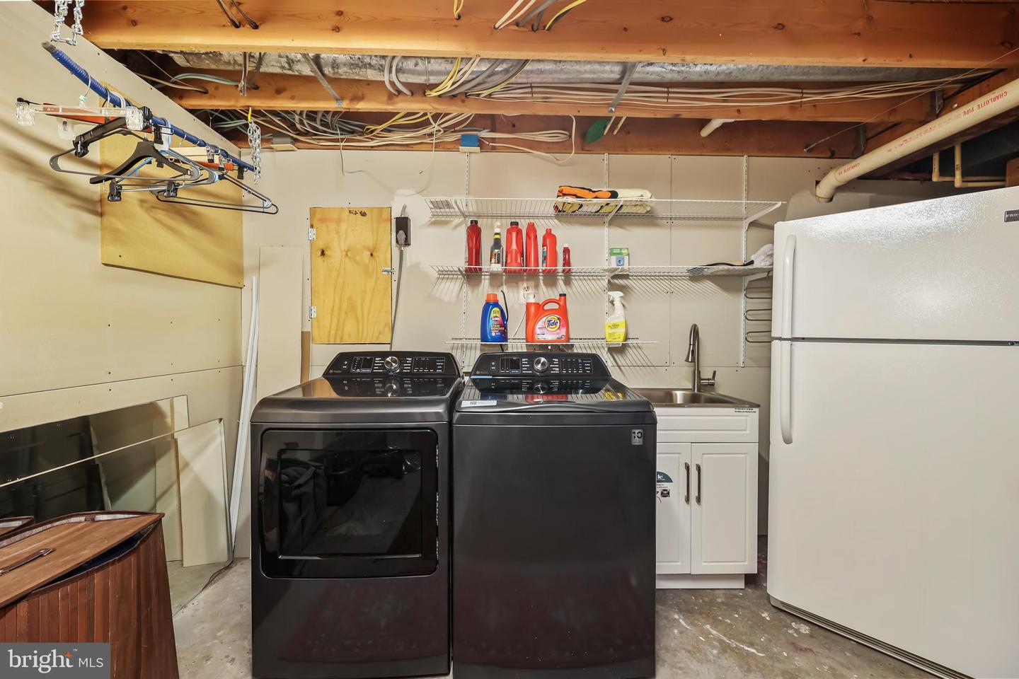 3606 CANOE BIRCH CT, FAIRFAX, Virginia 22033, 5 Bedrooms Bedrooms, ,3 BathroomsBathrooms,Residential,For sale,3606 CANOE BIRCH CT,VAFX2291336 MLS # VAFX2291336