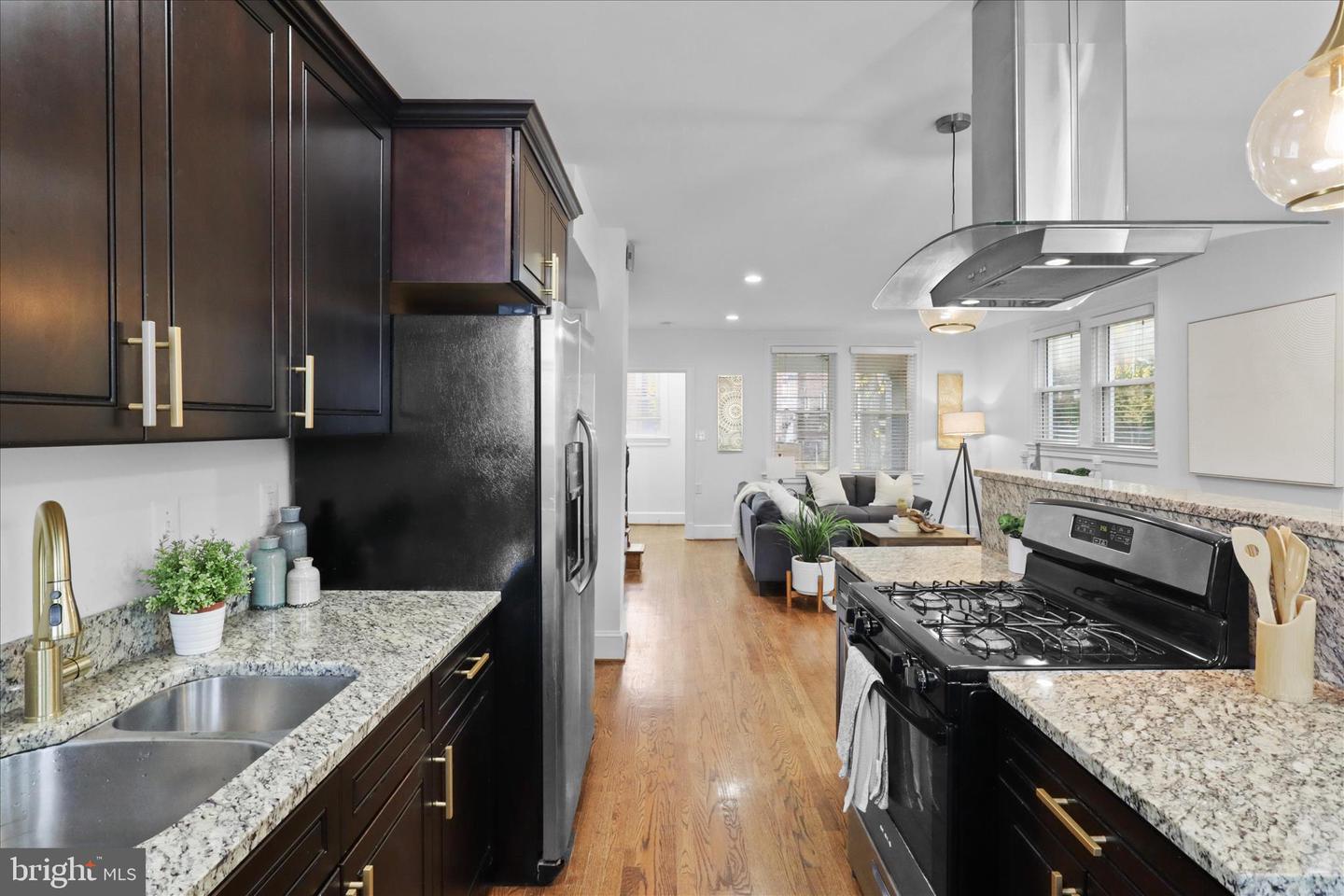 521 QUINTANA PL NW, WASHINGTON, District Of Columbia 20011, 3 Bedrooms Bedrooms, ,3 BathroomsBathrooms,Residential,For sale,521 QUINTANA PL NW,DCDC2246474 MLS # DCDC2246474