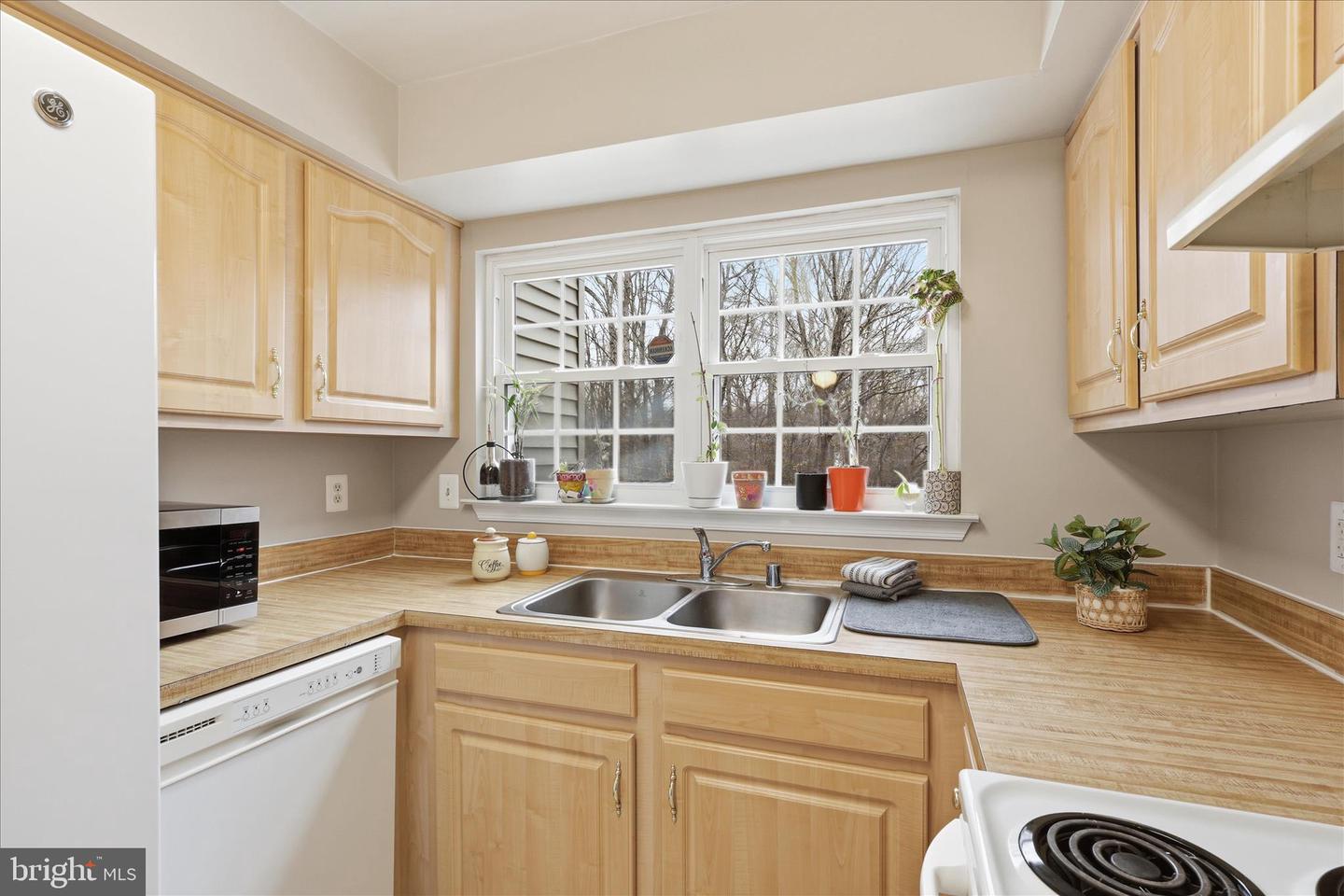 12161 CHAUCER LN #12161, WOODBRIDGE, Virginia 22192, 2 Bedrooms Bedrooms, ,2 BathroomsBathrooms,Residential,For sale,12161 CHAUCER LN #12161,VAPW2112680 MLS # VAPW2112680