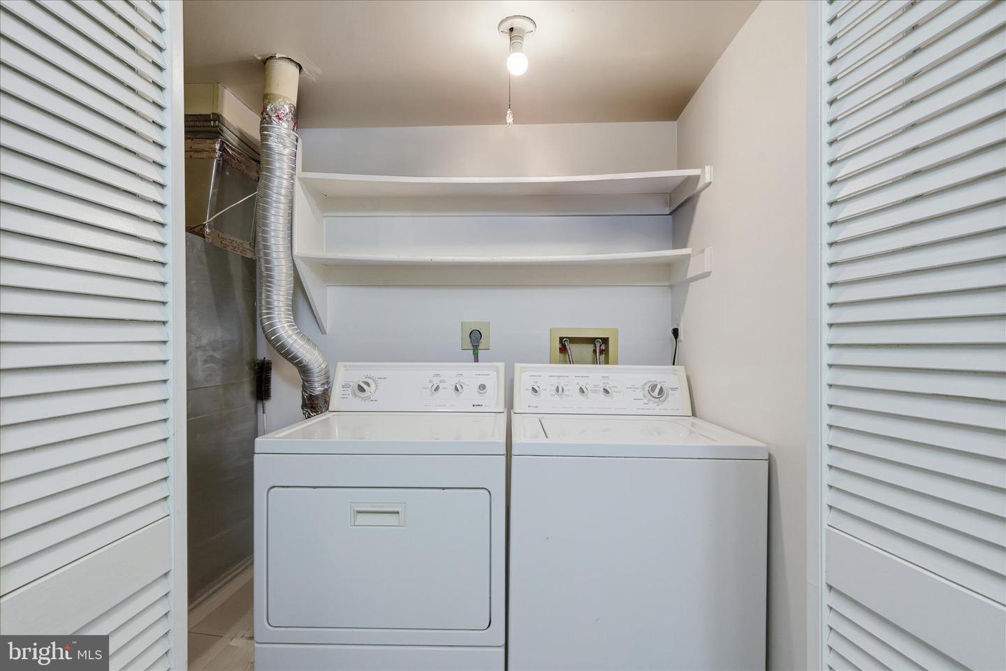 12161 CHAUCER LN #12161, WOODBRIDGE, Virginia 22192, 2 Bedrooms Bedrooms, ,2 BathroomsBathrooms,Residential,For sale,12161 CHAUCER LN #12161,VAPW2112680 MLS # VAPW2112680