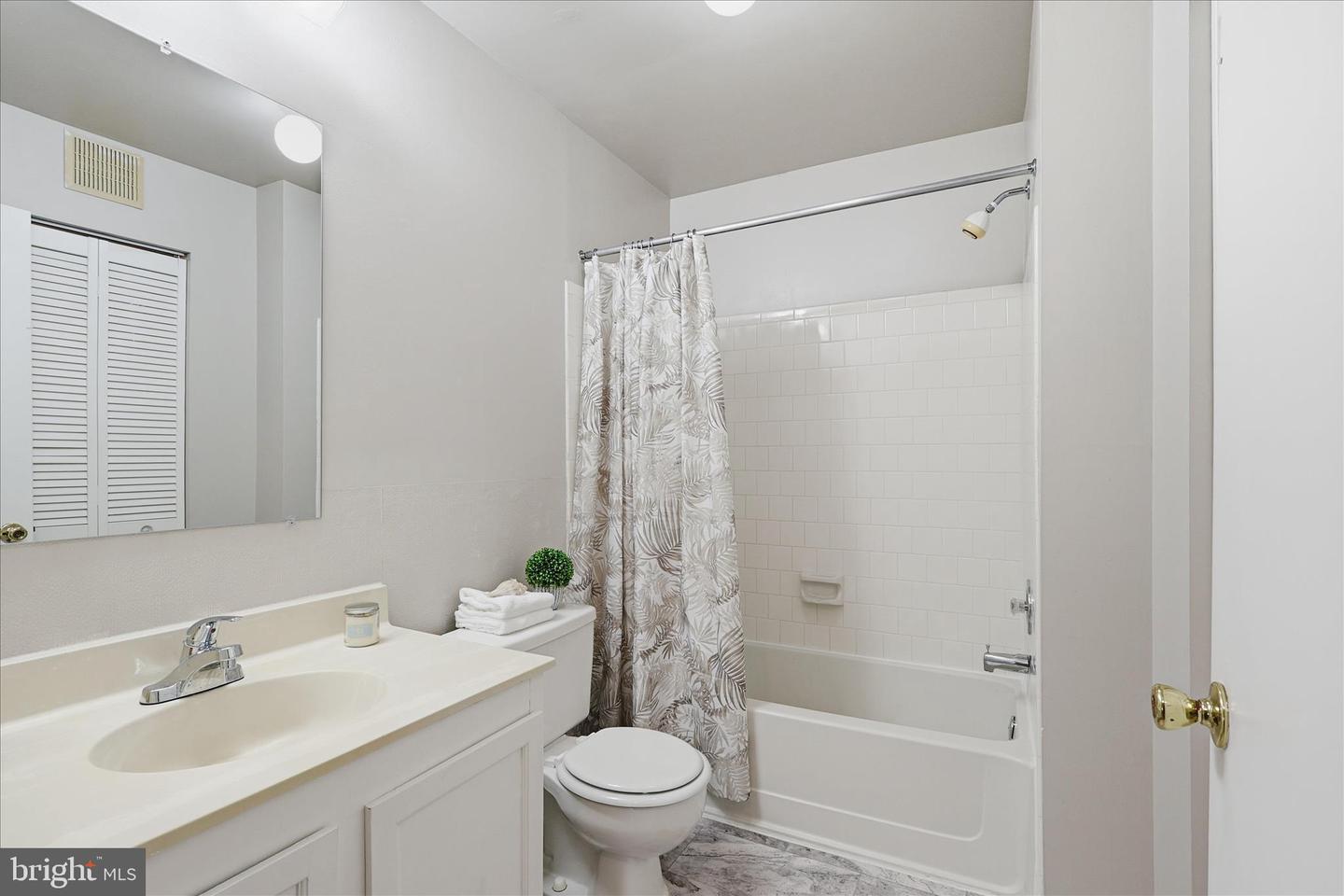 12161 CHAUCER LN #12161, WOODBRIDGE, Virginia 22192, 2 Bedrooms Bedrooms, ,2 BathroomsBathrooms,Residential,For sale,12161 CHAUCER LN #12161,VAPW2112680 MLS # VAPW2112680