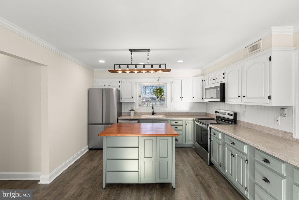 503 S MAPLE CT, STERLING, Virginia 20164, 4 Bedrooms Bedrooms, ,2 BathroomsBathrooms,Residential,For sale,503 S MAPLE CT,VALO2110996 MLS # VALO2110996 503 S MAPLE CT, STERLING, Virginia 20164, 4 Bedrooms Bedrooms, ,2 BathroomsBathrooms,Residential,For sale,503 S MAPLE CT,VALO2110996 MLS # VALO2110996