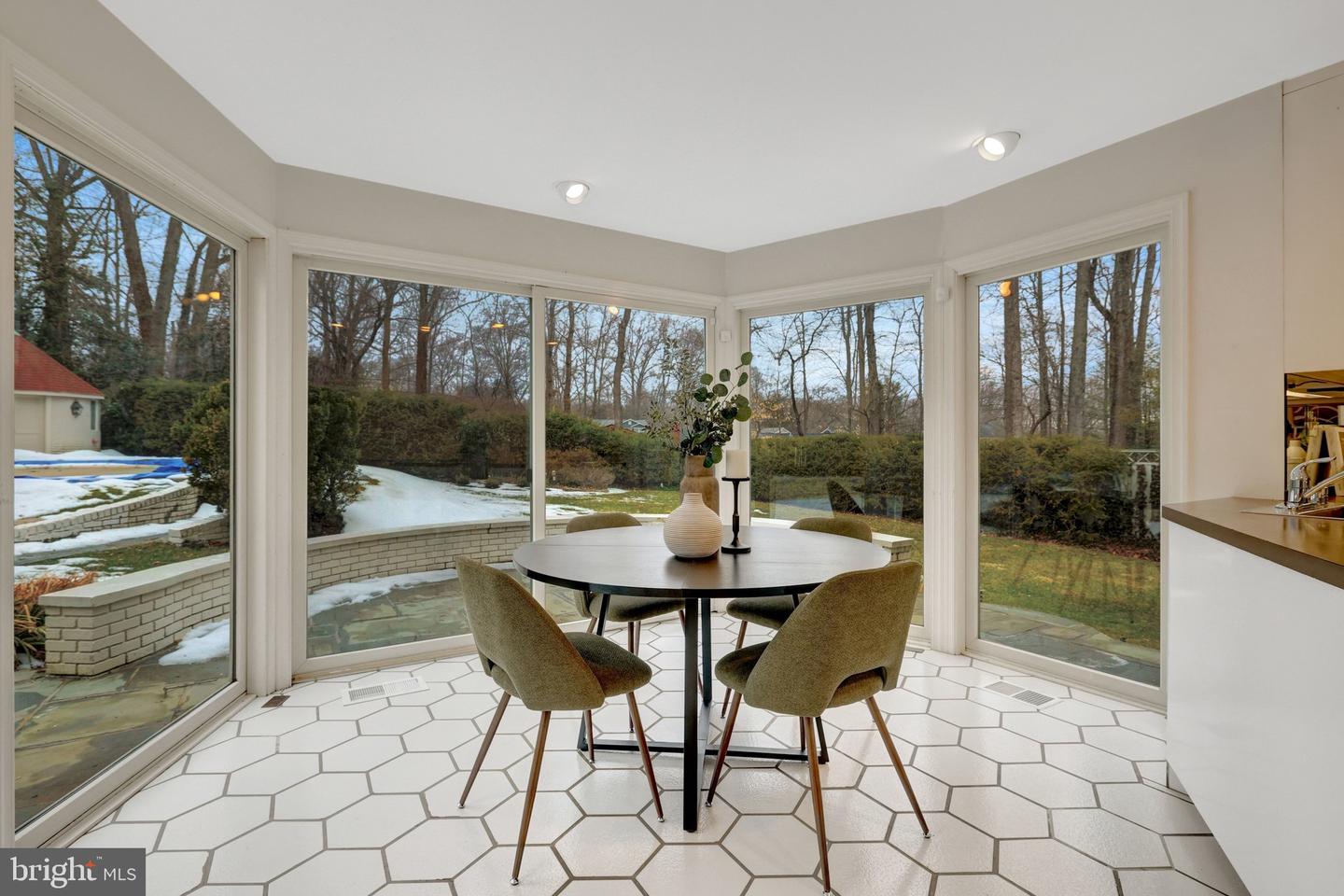 8801 LYNNHURST DR, FAIRFAX, Virginia 22031, 5 Bedrooms Bedrooms, 16 Rooms Rooms,3 BathroomsBathrooms,Residential,For sale,8801 LYNNHURST DR,VAFX2279422 MLS # VAFX2279422