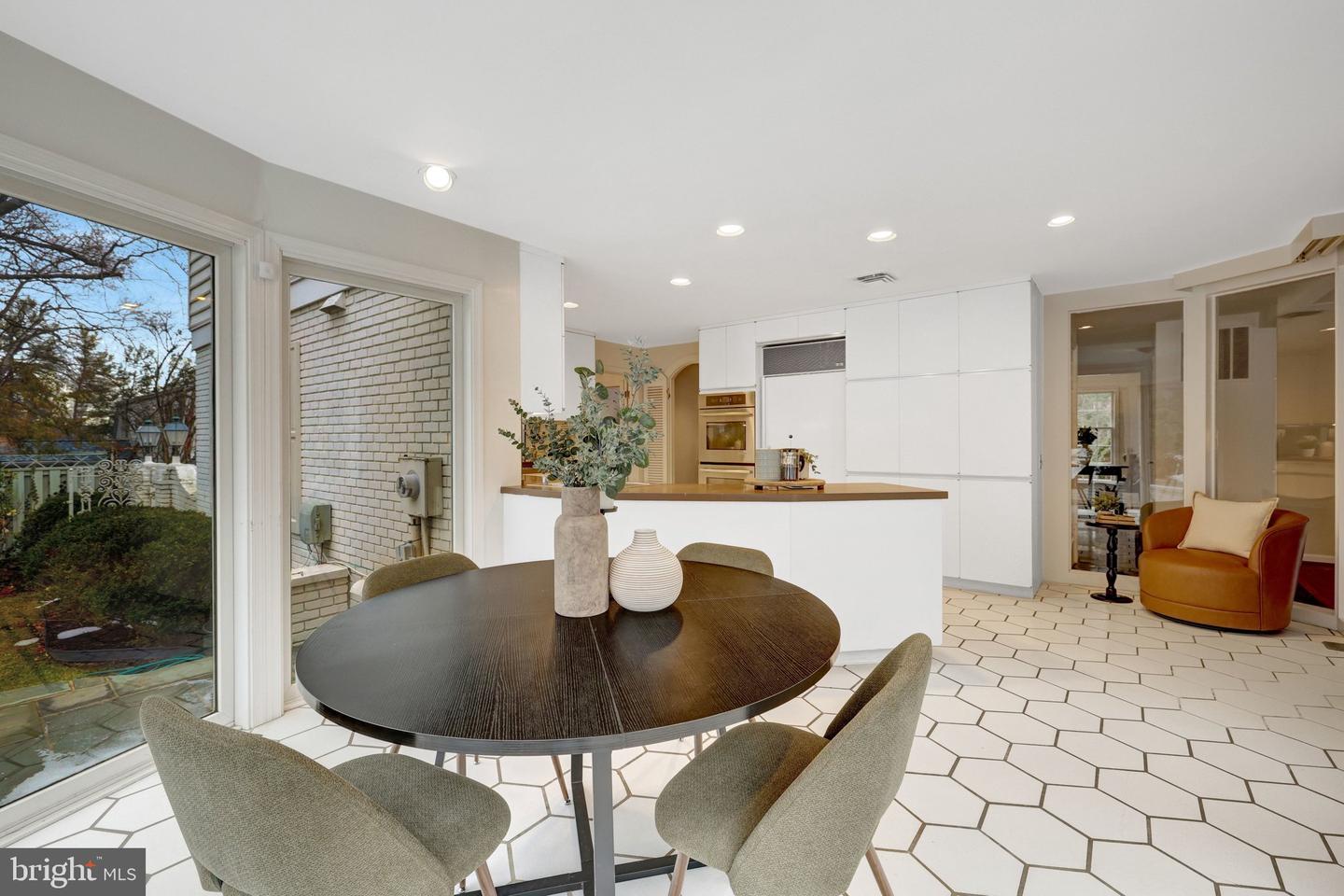 8801 LYNNHURST DR, FAIRFAX, Virginia 22031, 5 Bedrooms Bedrooms, 16 Rooms Rooms,3 BathroomsBathrooms,Residential,For sale,8801 LYNNHURST DR,VAFX2279422 MLS # VAFX2279422