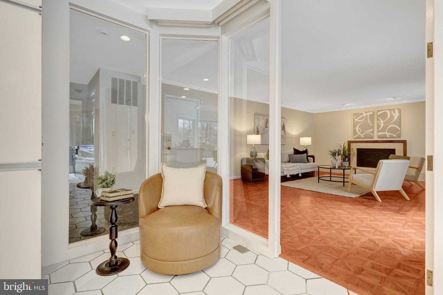 8801 LYNNHURST DR, FAIRFAX, Virginia 22031, 5 Bedrooms Bedrooms, 16 Rooms Rooms,3 BathroomsBathrooms,Residential,For sale,8801 LYNNHURST DR,VAFX2279422 MLS # VAFX2279422