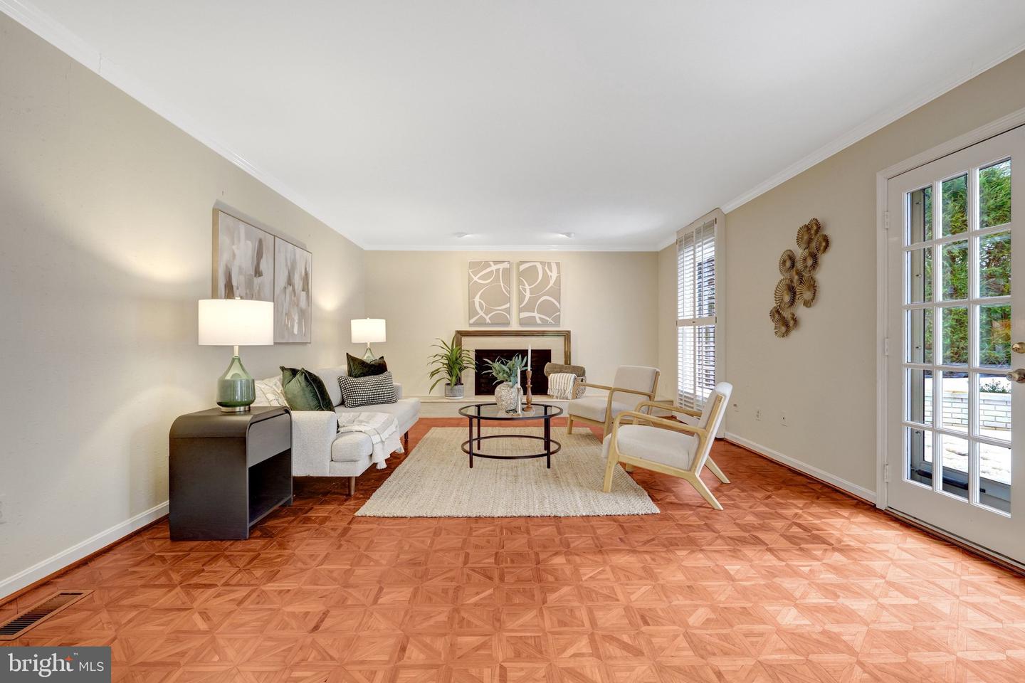 8801 LYNNHURST DR, FAIRFAX, Virginia 22031, 5 Bedrooms Bedrooms, 16 Rooms Rooms,3 BathroomsBathrooms,Residential,For sale,8801 LYNNHURST DR,VAFX2279422 MLS # VAFX2279422