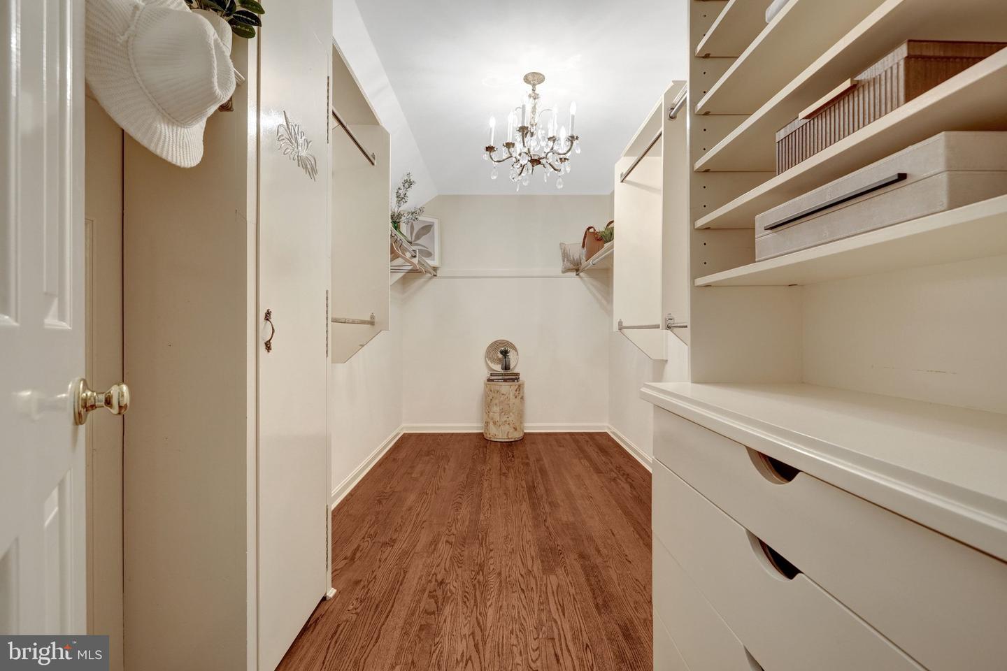 8801 LYNNHURST DR, FAIRFAX, Virginia 22031, 5 Bedrooms Bedrooms, 16 Rooms Rooms,3 BathroomsBathrooms,Residential,For sale,8801 LYNNHURST DR,VAFX2279422 MLS # VAFX2279422