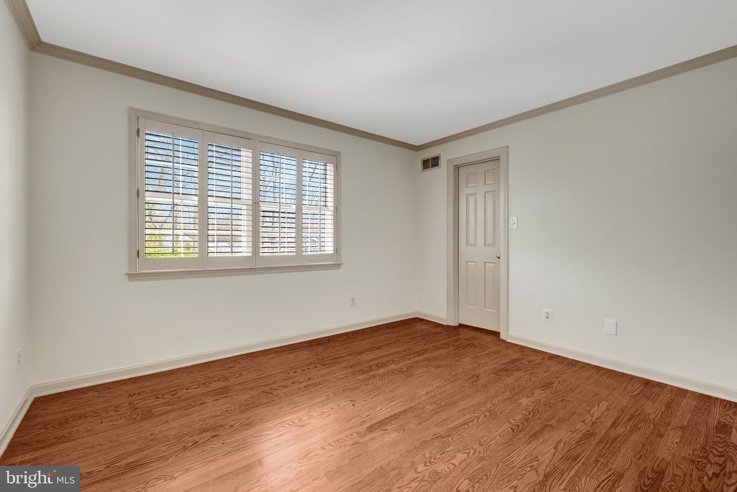 8801 LYNNHURST DR, FAIRFAX, Virginia 22031, 5 Bedrooms Bedrooms, 16 Rooms Rooms,3 BathroomsBathrooms,Residential,For sale,8801 LYNNHURST DR,VAFX2279422 MLS # VAFX2279422