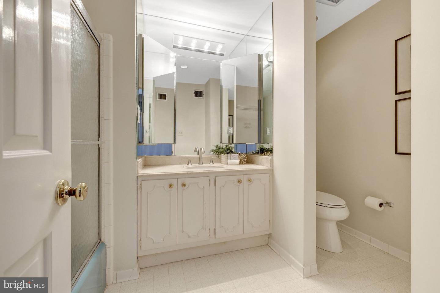 8801 LYNNHURST DR, FAIRFAX, Virginia 22031, 5 Bedrooms Bedrooms, 16 Rooms Rooms,3 BathroomsBathrooms,Residential,For sale,8801 LYNNHURST DR,VAFX2279422 MLS # VAFX2279422