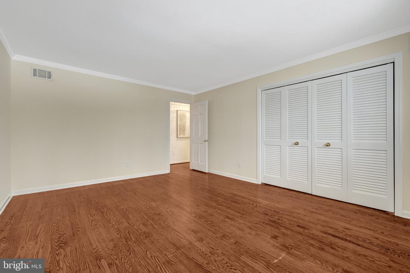 8801 LYNNHURST DR, FAIRFAX, Virginia 22031, 5 Bedrooms Bedrooms, 16 Rooms Rooms,3 BathroomsBathrooms,Residential,For sale,8801 LYNNHURST DR,VAFX2279422 MLS # VAFX2279422