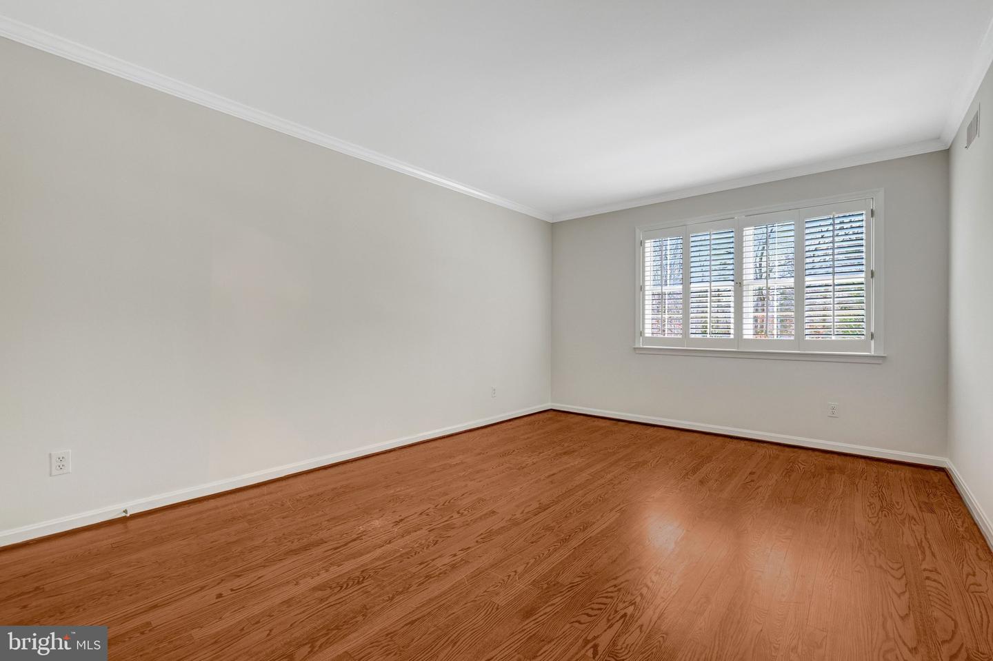 8801 LYNNHURST DR, FAIRFAX, Virginia 22031, 5 Bedrooms Bedrooms, 16 Rooms Rooms,3 BathroomsBathrooms,Residential,For sale,8801 LYNNHURST DR,VAFX2279422 MLS # VAFX2279422