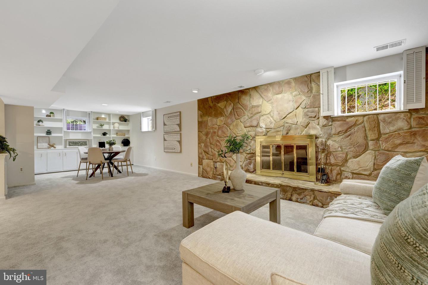 8801 LYNNHURST DR, FAIRFAX, Virginia 22031, 5 Bedrooms Bedrooms, 16 Rooms Rooms,3 BathroomsBathrooms,Residential,For sale,8801 LYNNHURST DR,VAFX2279422 MLS # VAFX2279422