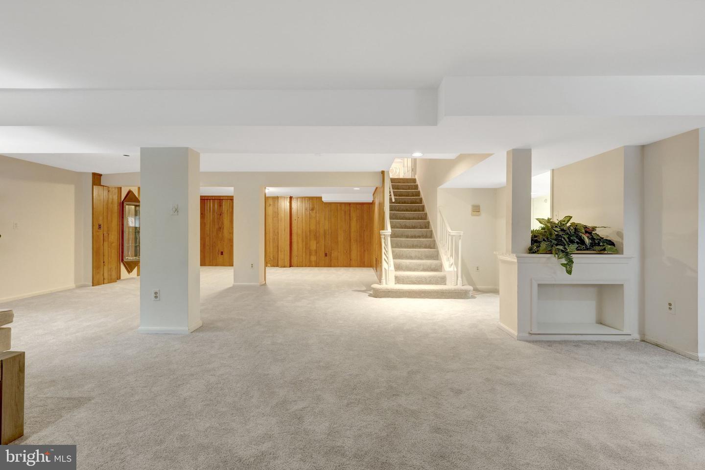 8801 LYNNHURST DR, FAIRFAX, Virginia 22031, 5 Bedrooms Bedrooms, 16 Rooms Rooms,3 BathroomsBathrooms,Residential,For sale,8801 LYNNHURST DR,VAFX2279422 MLS # VAFX2279422