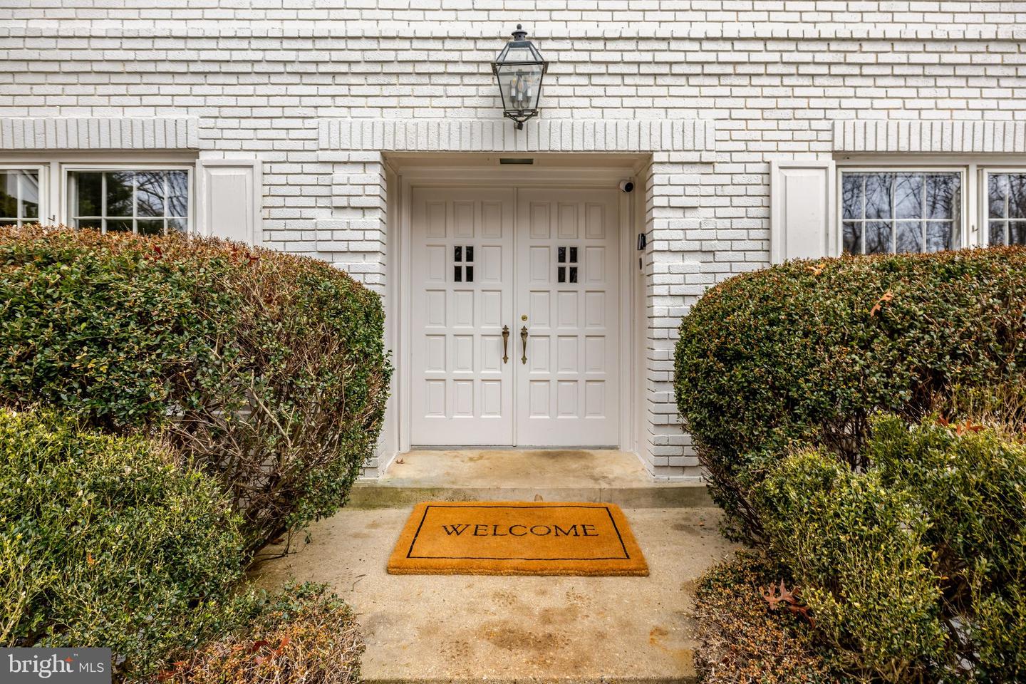 8801 LYNNHURST DR, FAIRFAX, Virginia 22031, 5 Bedrooms Bedrooms, 16 Rooms Rooms,3 BathroomsBathrooms,Residential,For sale,8801 LYNNHURST DR,VAFX2279422 MLS # VAFX2279422