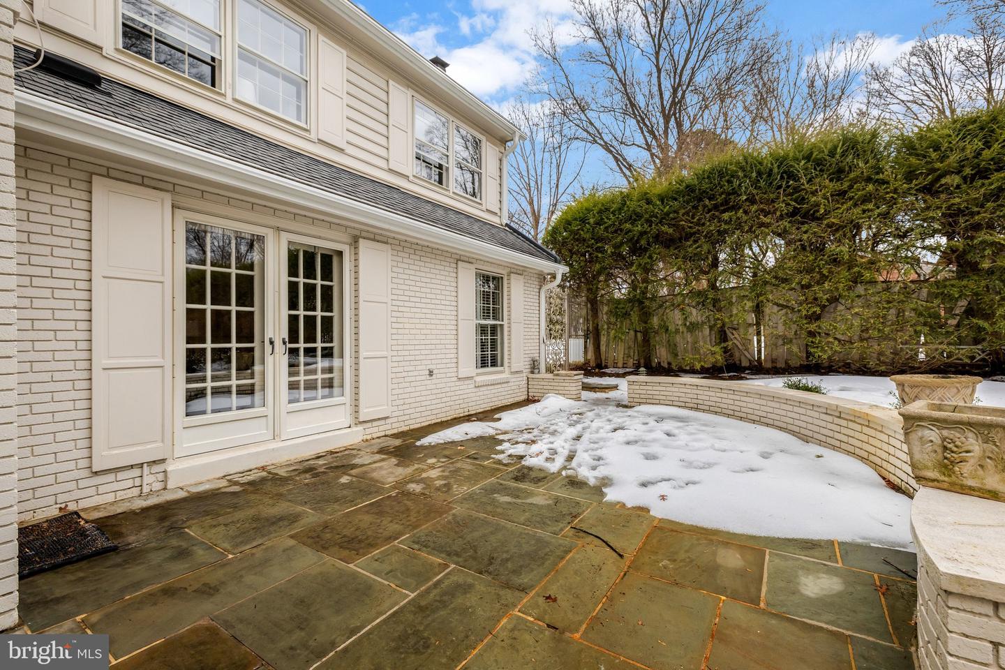 8801 LYNNHURST DR, FAIRFAX, Virginia 22031, 5 Bedrooms Bedrooms, 16 Rooms Rooms,3 BathroomsBathrooms,Residential,For sale,8801 LYNNHURST DR,VAFX2279422 MLS # VAFX2279422