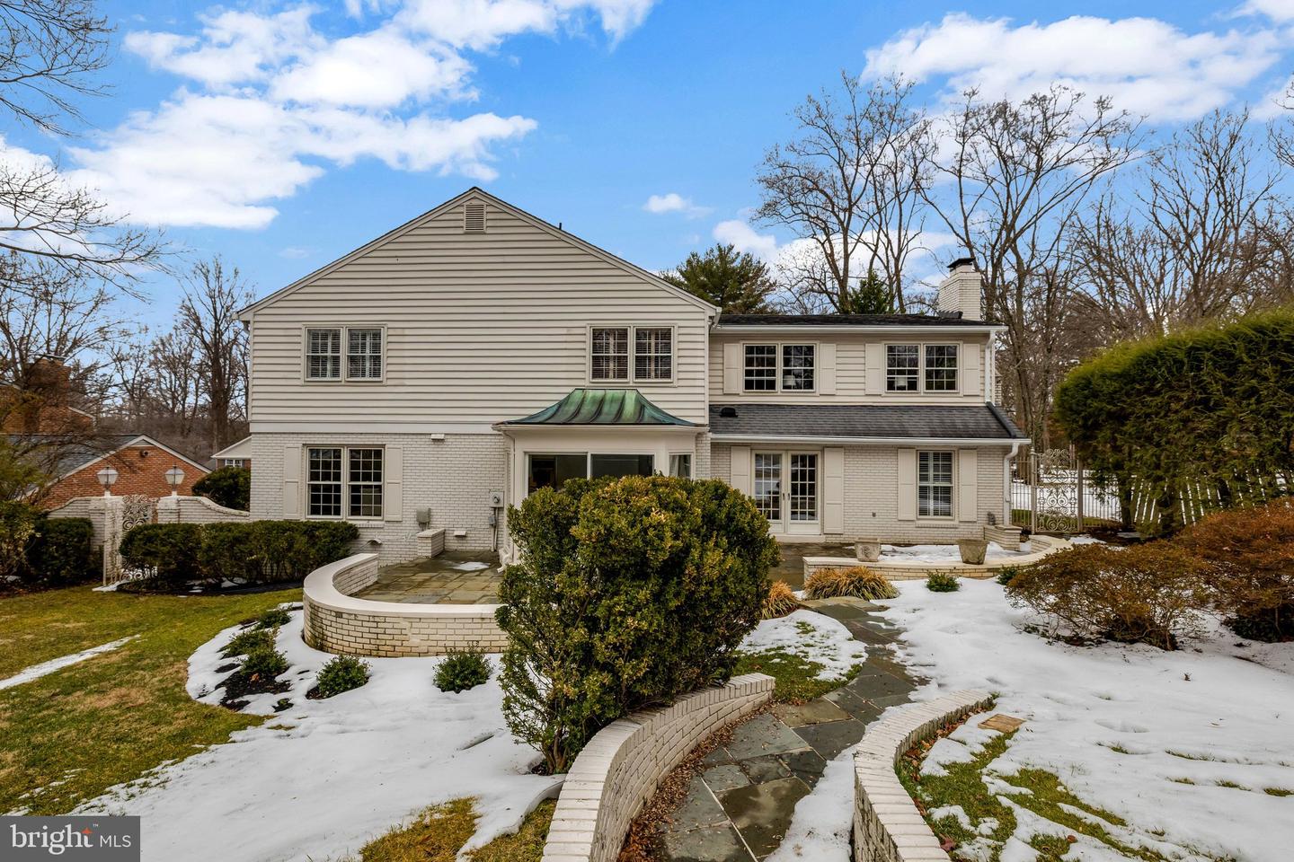 8801 LYNNHURST DR, FAIRFAX, Virginia 22031, 5 Bedrooms Bedrooms, 16 Rooms Rooms,3 BathroomsBathrooms,Residential,For sale,8801 LYNNHURST DR,VAFX2279422 MLS # VAFX2279422