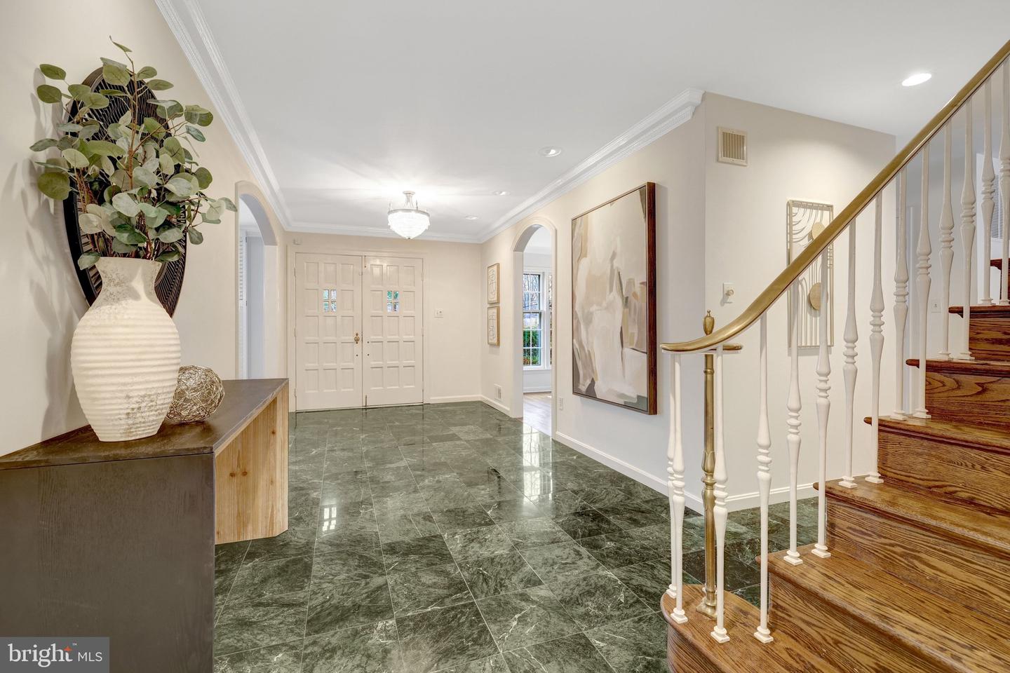 8801 LYNNHURST DR, FAIRFAX, Virginia 22031, 5 Bedrooms Bedrooms, 16 Rooms Rooms,3 BathroomsBathrooms,Residential,For sale,8801 LYNNHURST DR,VAFX2279422 MLS # VAFX2279422