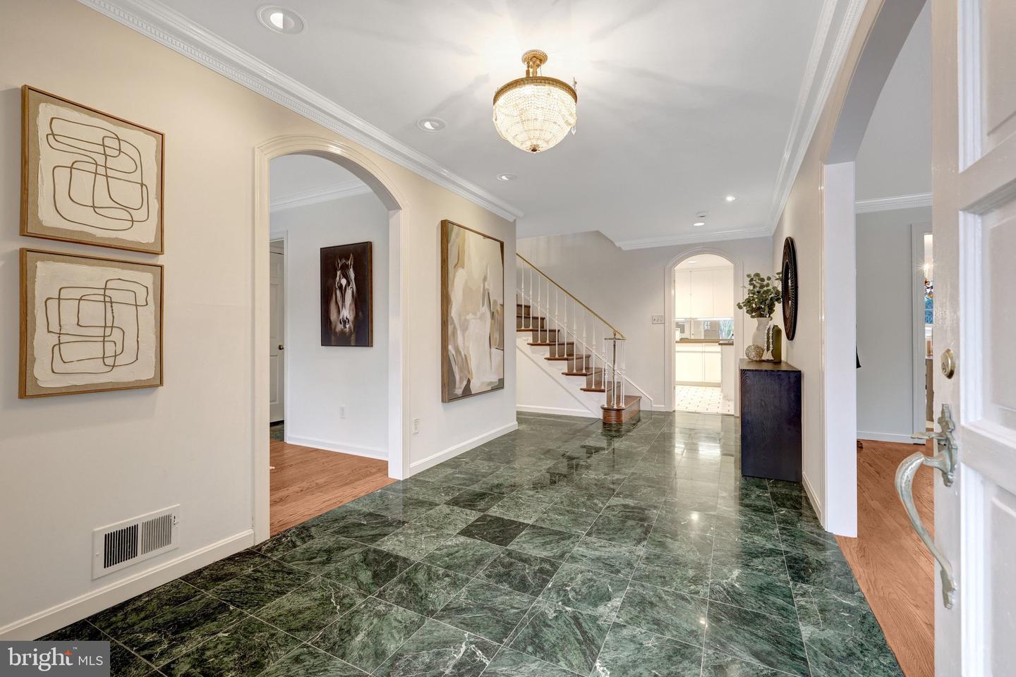 8801 LYNNHURST DR, FAIRFAX, Virginia 22031, 5 Bedrooms Bedrooms, 16 Rooms Rooms,3 BathroomsBathrooms,Residential,For sale,8801 LYNNHURST DR,VAFX2279422 MLS # VAFX2279422