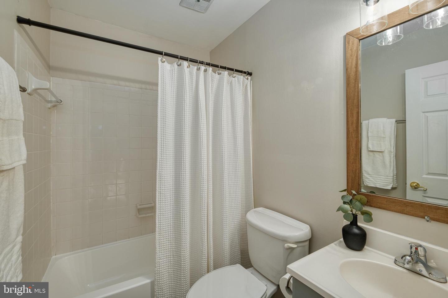 4073 TARPON LN, WOODBRIDGE, Virginia 22193, 3 Bedrooms Bedrooms, ,2 BathroomsBathrooms,Residential,For sale,4073 TARPON LN,VAPW2109272 MLS # VAPW2109272