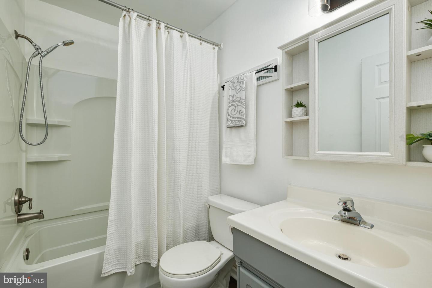 4073 TARPON LN, WOODBRIDGE, Virginia 22193, 3 Bedrooms Bedrooms, ,2 BathroomsBathrooms,Residential,For sale,4073 TARPON LN,VAPW2109272 MLS # VAPW2109272