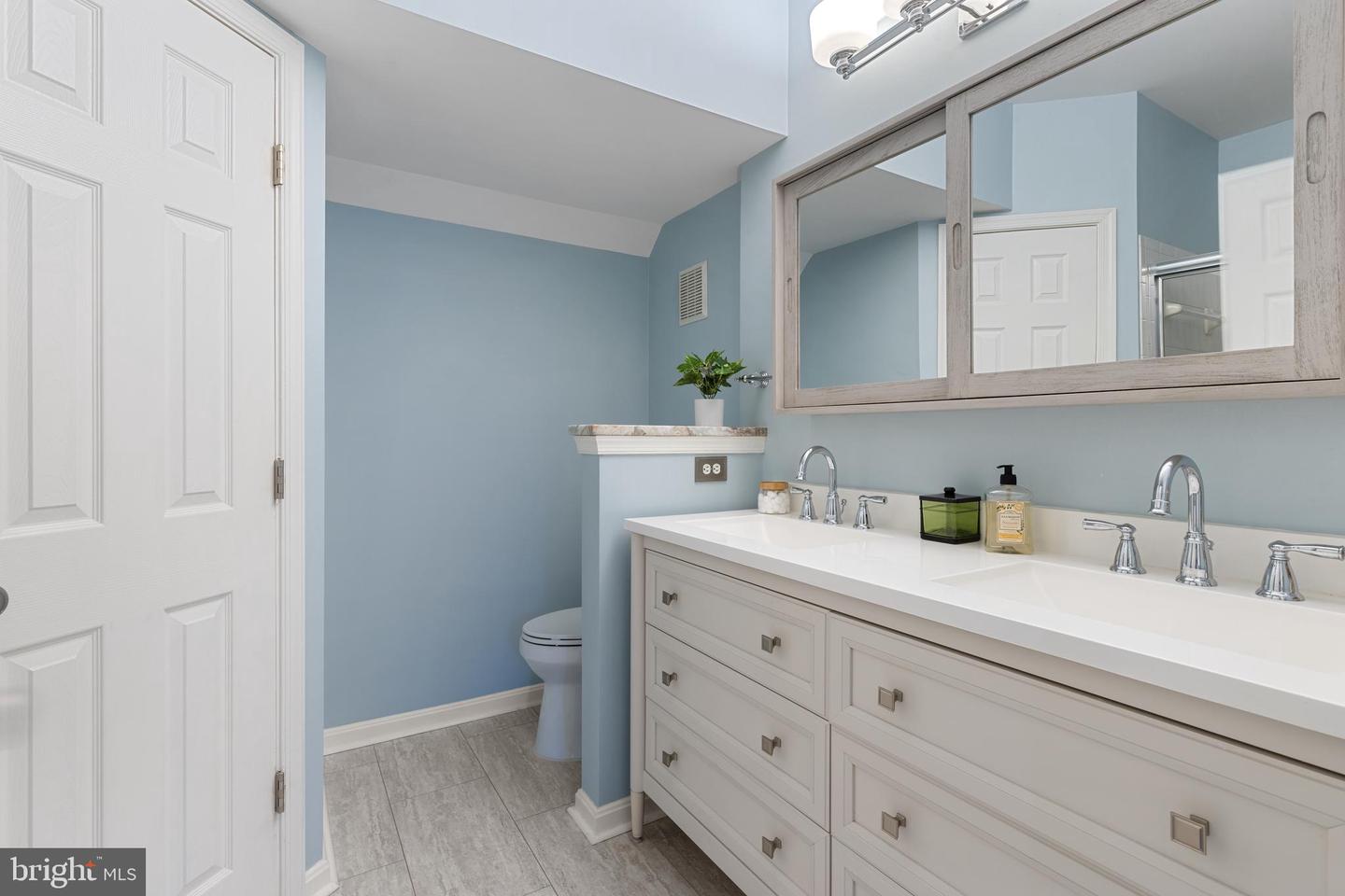 1613 POTOMAC GREENS DR #A, ALEXANDRIA, Virginia 22314, 2 Bedrooms Bedrooms, ,2 BathroomsBathrooms,Residential,For sale,1613 POTOMAC GREENS DR #A,VAAX2052606 MLS # VAAX2052606