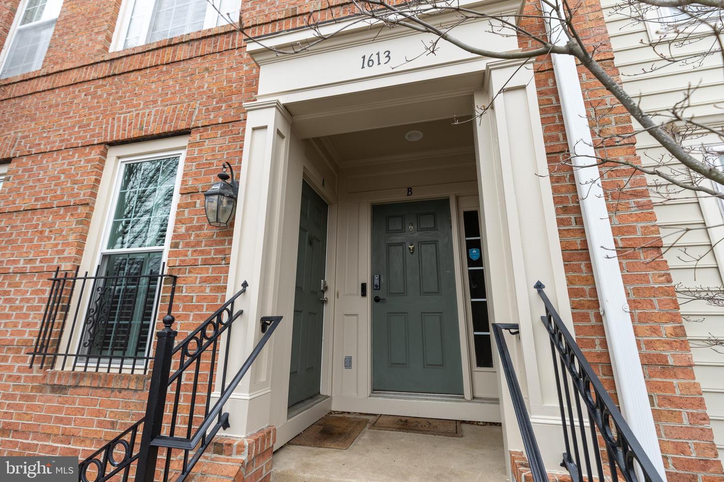 1613 POTOMAC GREENS DR #A, ALEXANDRIA, Virginia 22314, 2 Bedrooms Bedrooms, ,2 BathroomsBathrooms,Residential,For sale,1613 POTOMAC GREENS DR #A,VAAX2052606 MLS # VAAX2052606