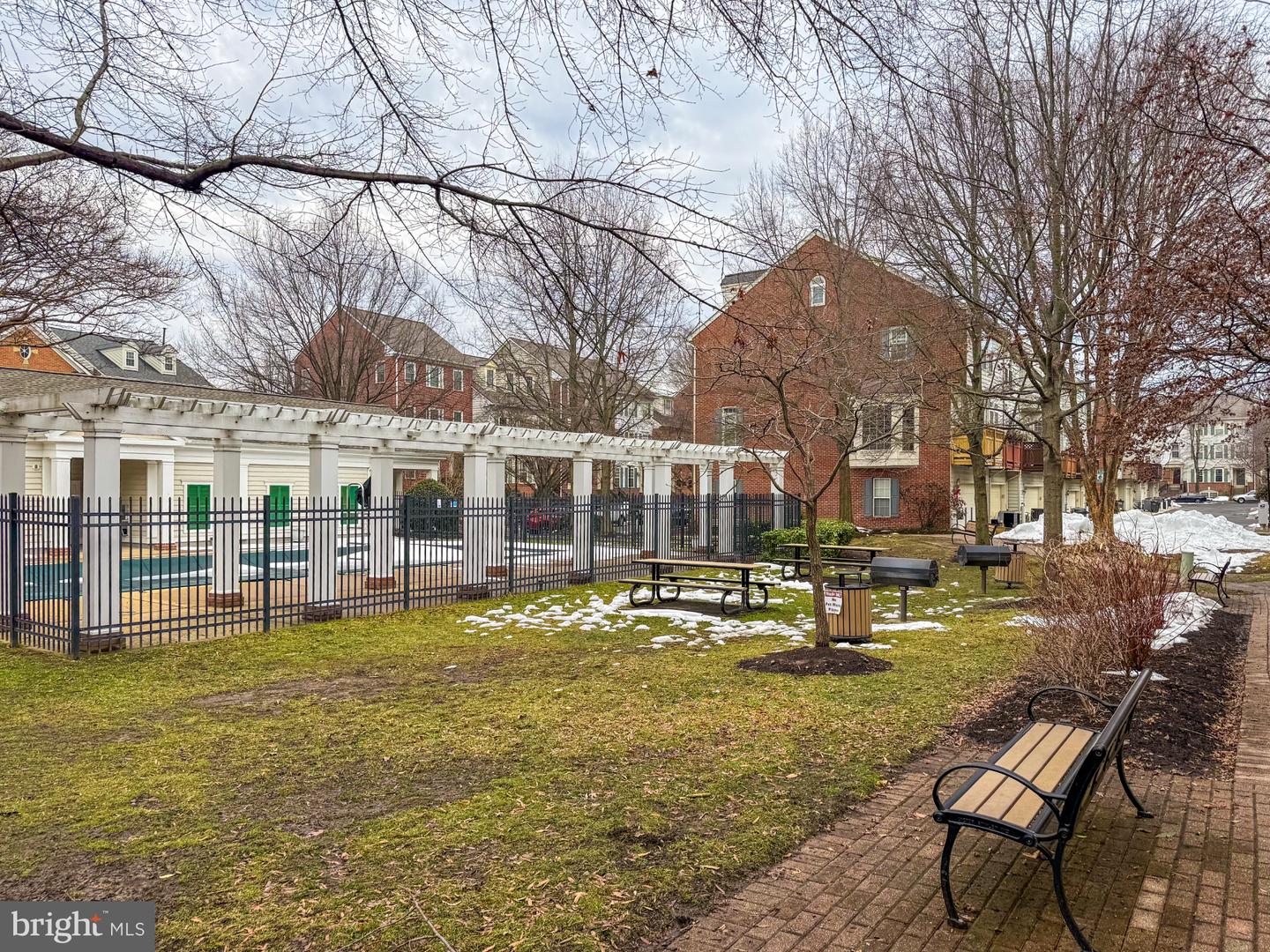 1613 POTOMAC GREENS DR #A, ALEXANDRIA, Virginia 22314, 2 Bedrooms Bedrooms, ,2 BathroomsBathrooms,Residential,For sale,1613 POTOMAC GREENS DR #A,VAAX2052606 MLS # VAAX2052606