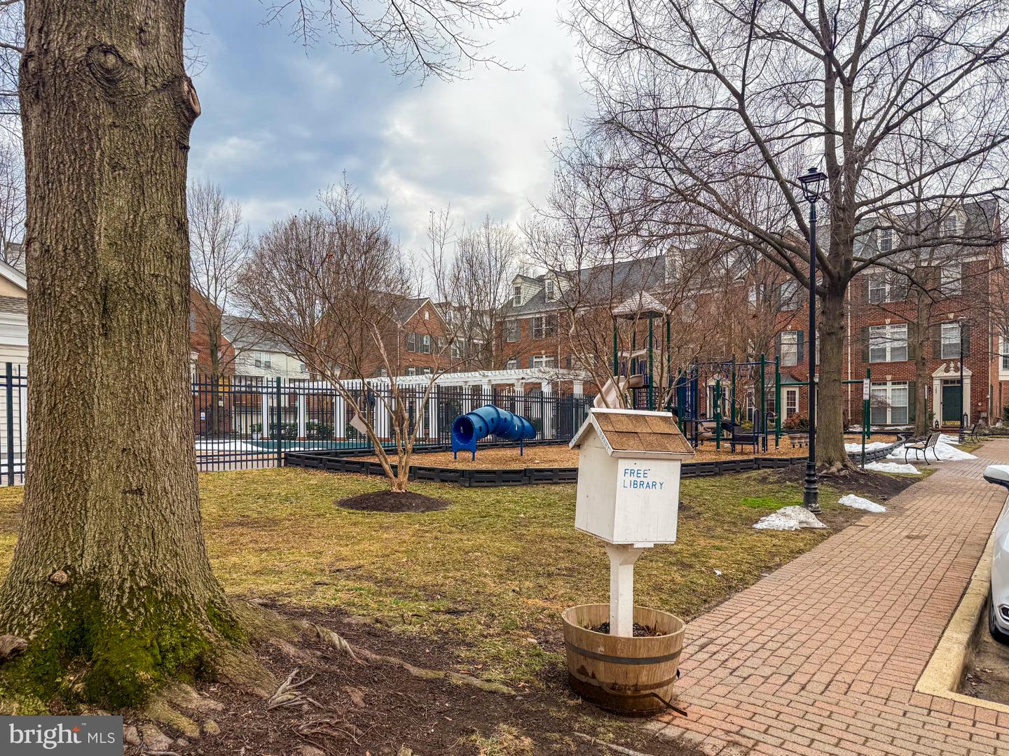 1613 POTOMAC GREENS DR #A, ALEXANDRIA, Virginia 22314, 2 Bedrooms Bedrooms, ,2 BathroomsBathrooms,Residential,For sale,1613 POTOMAC GREENS DR #A,VAAX2052606 MLS # VAAX2052606