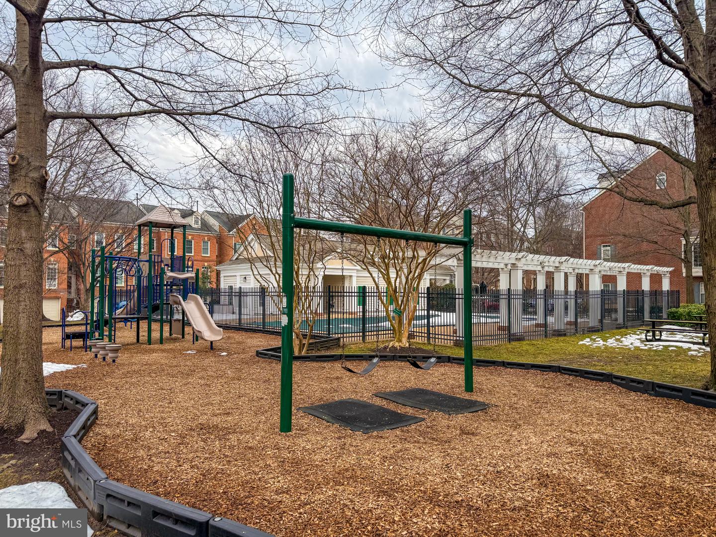 1613 POTOMAC GREENS DR #A, ALEXANDRIA, Virginia 22314, 2 Bedrooms Bedrooms, ,2 BathroomsBathrooms,Residential,For sale,1613 POTOMAC GREENS DR #A,VAAX2052606 MLS # VAAX2052606