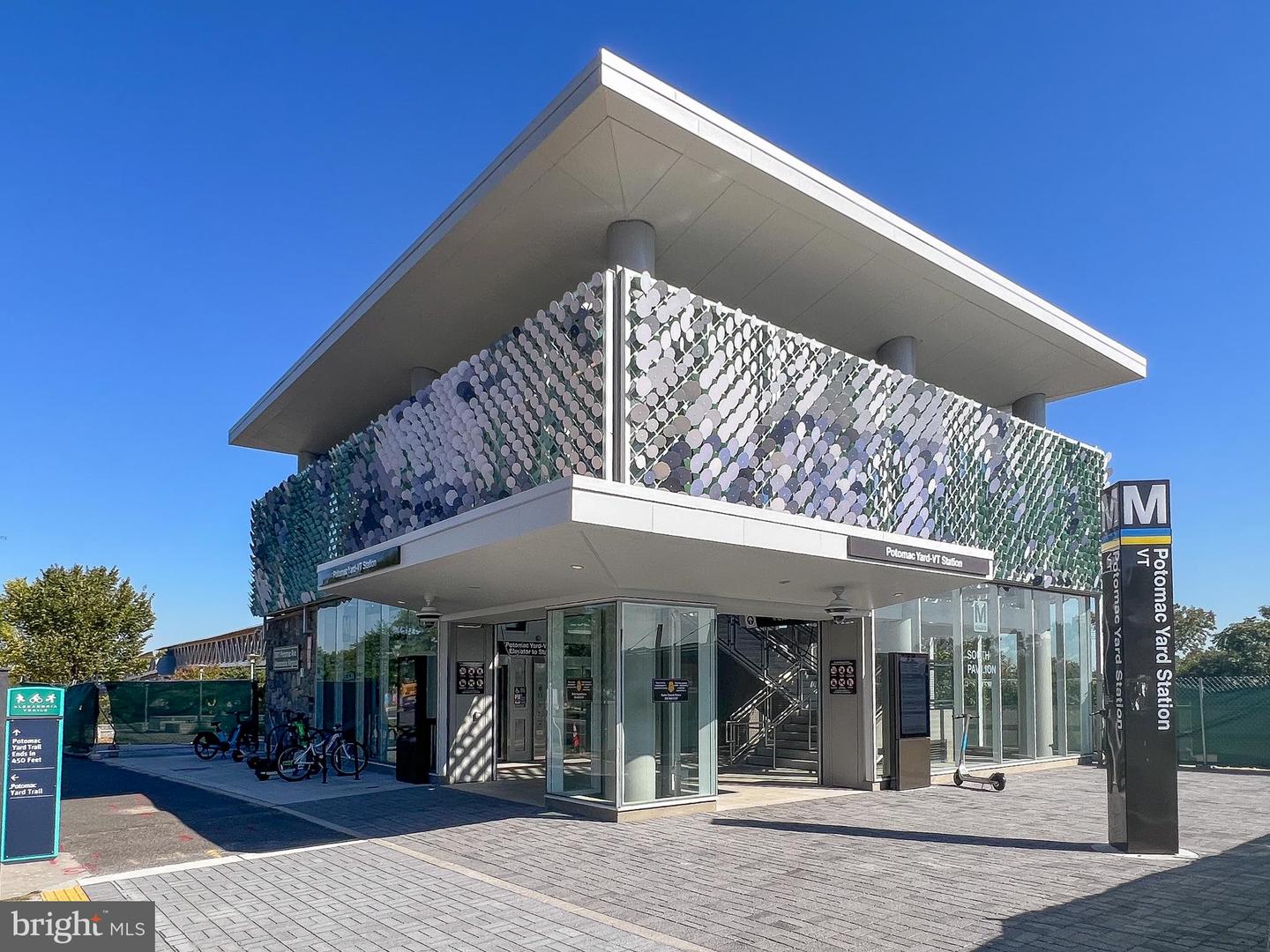 1613 POTOMAC GREENS DR #A, ALEXANDRIA, Virginia 22314, 2 Bedrooms Bedrooms, ,2 BathroomsBathrooms,Residential,For sale,1613 POTOMAC GREENS DR #A,VAAX2052606 MLS # VAAX2052606