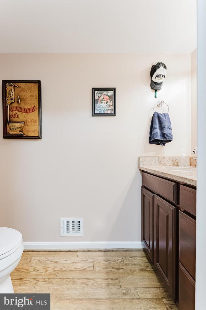 11410 OCTAGON CT, FAIRFAX, Virginia 22030, 5 Bedrooms Bedrooms, ,2 BathroomsBathrooms,Residential,For sale,11410 OCTAGON CT,VAFX2283210 MLS # VAFX2283210