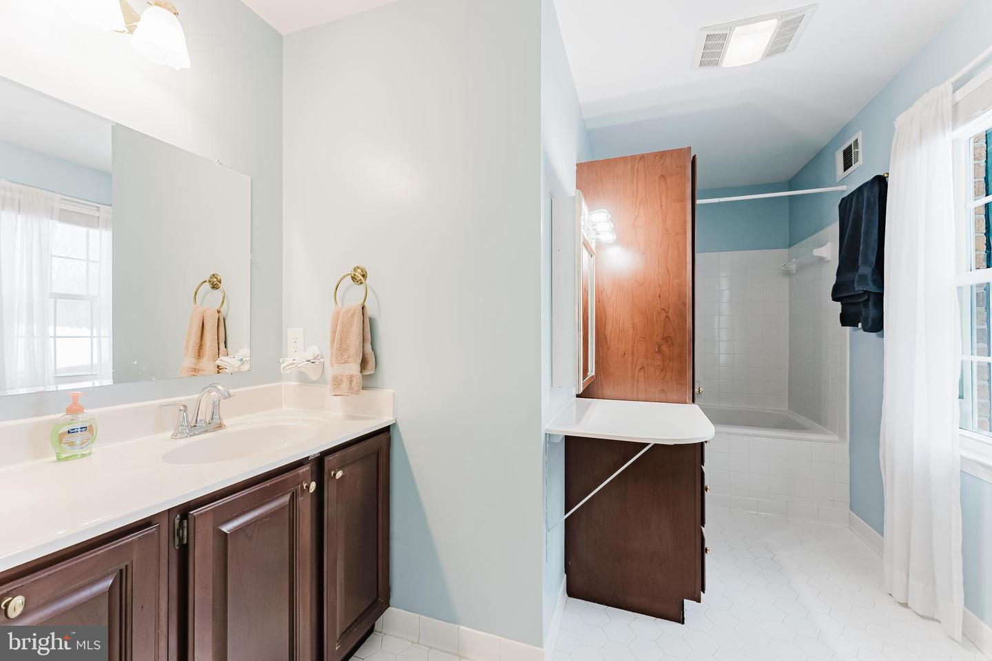 11410 OCTAGON CT, FAIRFAX, Virginia 22030, 5 Bedrooms Bedrooms, ,2 BathroomsBathrooms,Residential,For sale,11410 OCTAGON CT,VAFX2283210 MLS # VAFX2283210