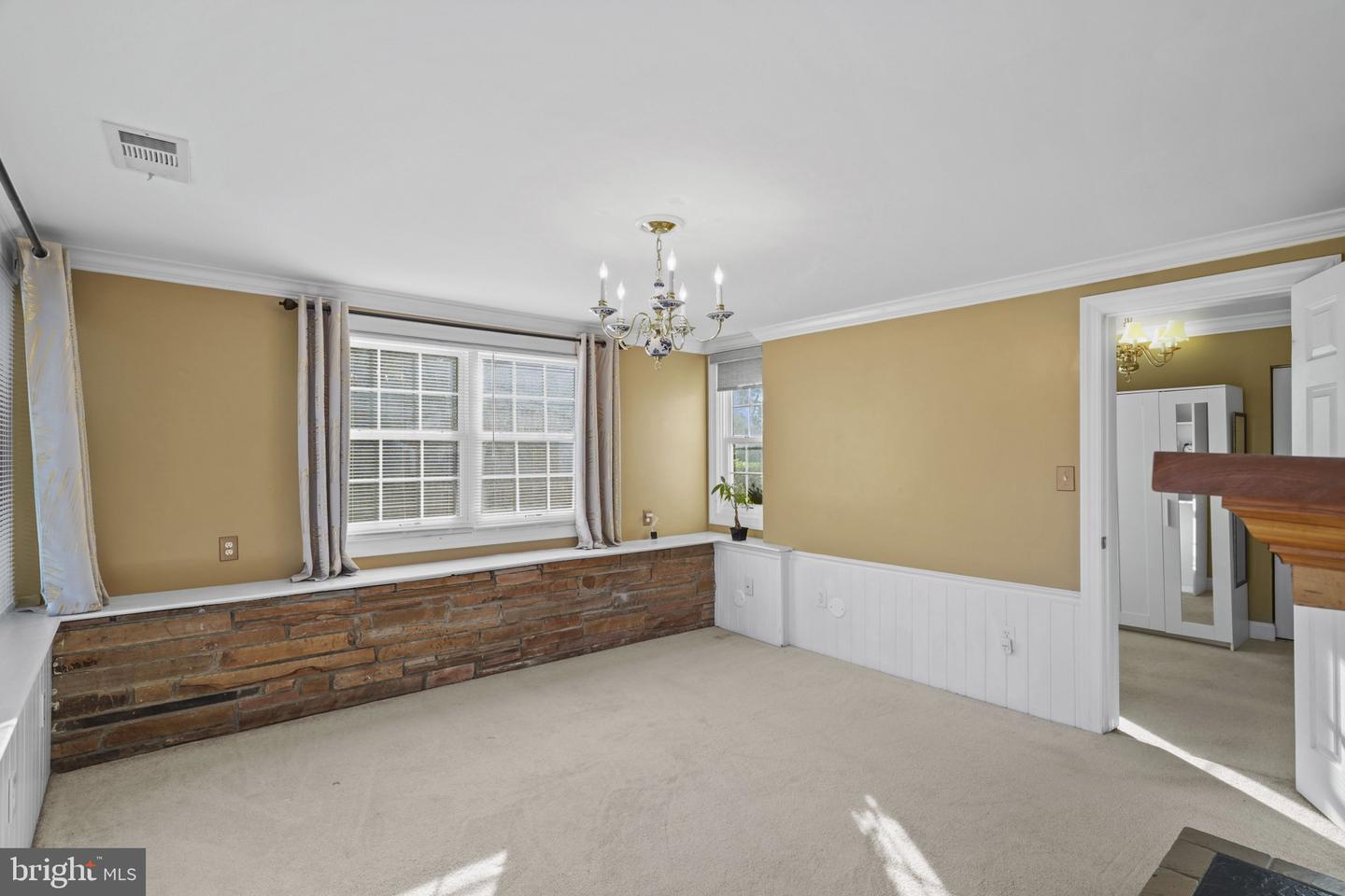 6816 ARLINGTON BLVD, FALLS CHURCH, Virginia 22042, 3 Bedrooms Bedrooms, 5 Rooms Rooms,2 BathroomsBathrooms,Residential,For sale,6816 ARLINGTON BLVD,VAFX2283920 MLS # VAFX2283920